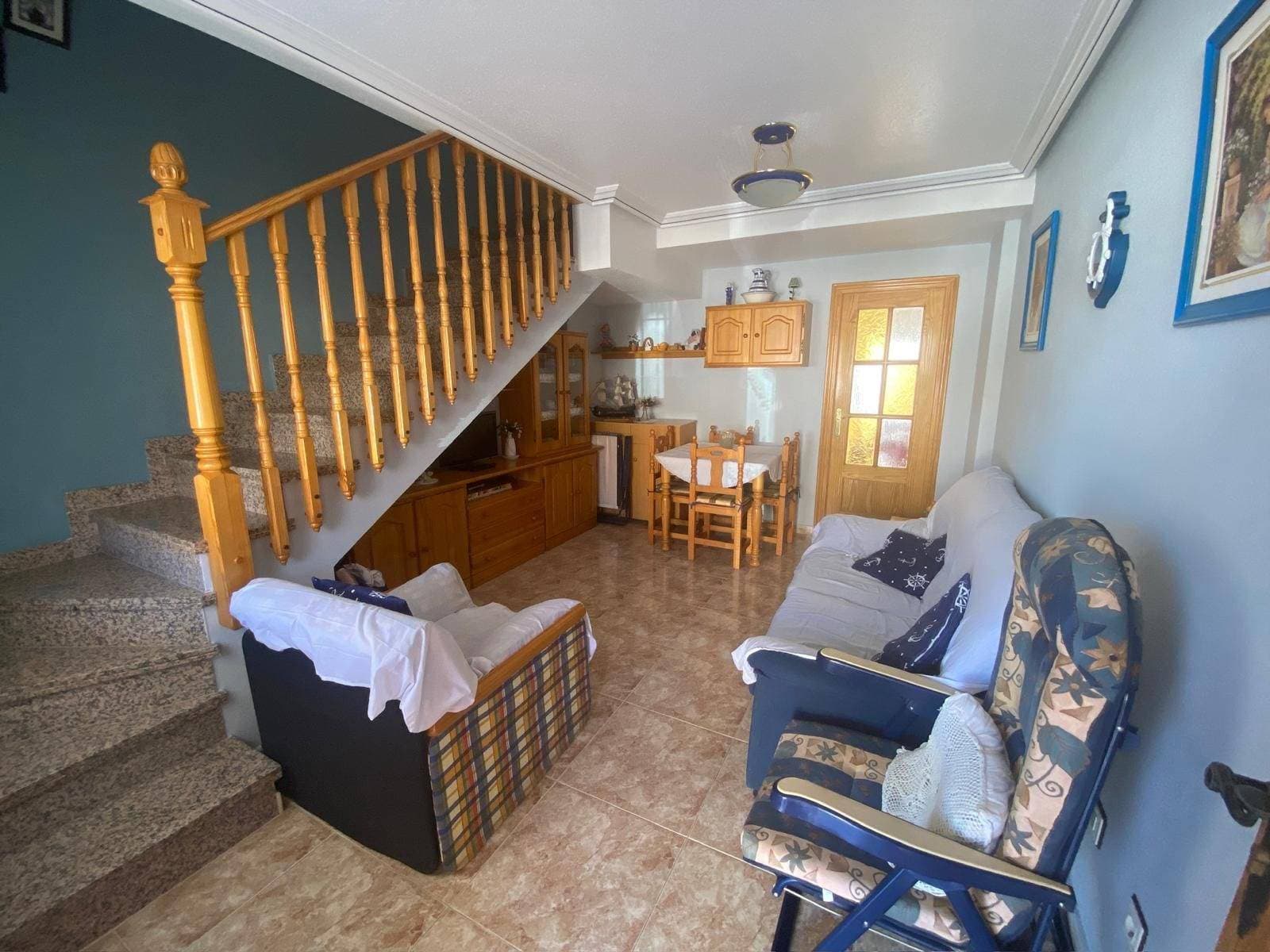 Discover this charming duplex villa located in the peaceful area of ​​Los Cuarteros, San Pedro del Pinatar. With an attractive price of **€159.000**, this property boasts a constructed area of ​​**82 m²** and a usable area of ​​**75 m²**, ideal for comfortable living. The house is in good condition and faces southwest, allowing sunlight to flood the rooms throughout much of the day. The property features two spacious double bedrooms and includes two full bathrooms 🚿 for your convenience. You can also enjoy the views from the terrace while relaxing outdoors. The plot covers a generous **100 m²**, perfect for family activities or even small gardens . Just **500 meters** from the se and surrounded by amenities such as nearby buses , shopping centers, and schools ; everything you need is within easy reach! Don't miss the opportunity to acquire a home where every detail has been carefully considered to offer quality of life, along with secure, fenced children's play areas. Contact us today!