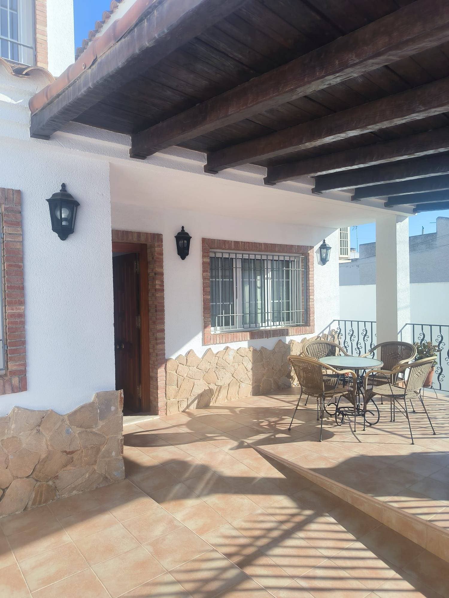 Welcome to your new home! 🌟 This stunning villa, located in the peaceful area of ​​Balsicas, within the municipality of Torre Pacheco, offers a unique opportunity to live in comfort and style. Priced at an attractive €265,000, this property boasts a spacious 300 m² built area and 250 m² of living space. 🏡 Enjoy the comfort provided by its four double bedrooms 🛌, ideal for families or as versatile spaces. The southeast orientation guarantees natural light throughout the day ☀️. There's even the possibility of building a swimming pool! The house is in perfect condition and ready to move into immediately 🚪✨. Among its features are two full bathrooms 🚽 and various amenities: a private terrace perfect for enjoying the outdoors 🍃🌳; pleasant views from every window 👀; and proximity to city buses 🚌 for easy access to public transportation. Shopping centers🛍️, schools📚, and hospitals🏥 are nearby, ensuring all the convenience you need without having to go far. It's also surrounded by safe children's play areas where little ones can play peacefully🎠⚽. Don't miss this opportunity! Contact us today!