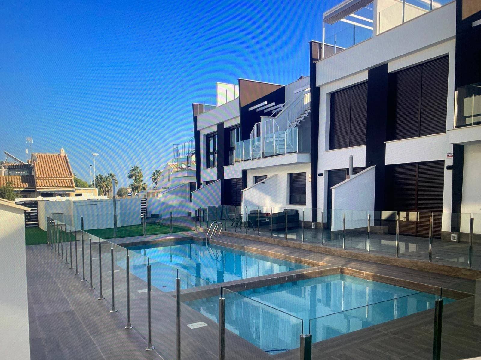 🌟 Discover your new home! This spectacular, nearly new apartment is located in the heart of San Pedro del Pinatar, a vibrant and central area. With a built area of ​​85 m² and a usable area of ​​68 m², it features two double bedrooms, perfect for relaxing. 🛌✨ It also has two full bathrooms, ensuring comfort for you and your loved ones 🚿🧼. The property is exceptionally bright thanks to its all-exterior layout 🌞. Among its wonderful extras, you'll enjoy private parking 🚗, a communal swimming pool perfect for cooling off in the summer 💦🏊‍♂️, and a charming terrace where you can unwind outdoors ☕🍃. The complex is surrounded by a natural environment full of trees 🌳 and includes children's play areas perfect for little ones 👶🎠. The location is unbeatable: you'll have easy access to buses 🚌, shopping centers 🛍️, schools 📚, and hospitals 🏥. Don't miss this unique opportunity; the views are simply breathtaking! ✨ All this can be yours for just €245,000. Are you ready to take the next step towards the home you've always dreamed of? Contact us today!