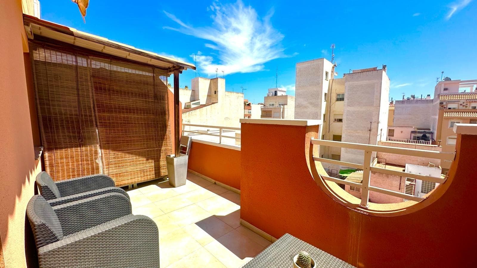 Penthouse with Solarium, Garage, and Terrace – 800 Meters from the Beach in Torrevieja We present this cozy and well-equipped penthouse in Torrevieja, located just 800 meters from the sea, ideal both as a permanent home and for vacation getaways. Its east-facing orientation and outdoor spaces make it a very bright and functional property. Comfortable and Functional Layout The home has 60 m² of built area, efficiently distributed, plus a 12 m² east-facing terrace, perfect for enjoying the morning sun and the Mediterranean climate. It also includes a large private solarium, ideal as a chill-out area, for barbecues, or simply relaxing outdoors. The penthouse consists of: 2 double bedrooms, one with an en-suite bathroom and built-in wardrobes, adding functionality and storage space. 2 full bathrooms, one with a bathtub and the other en-suite, both in perfect condition. Separate kitchen, fully equipped with appliances, ideal for cooking comfortably without interfering with the rest of the space. A cozy and well-used living-dining room with direct access to the terrace. A large terrace with a pergola, perfect for creating a comfortable and shaded outdoor space. Included extras that make a difference This penthouse includes a parking space, providing convenience and security for the vehicle, and a private solarium, one of the most sought-after features for those who value outdoor space and privacy. Strategic location Located in a quiet area of Torrevieja, with all essential services nearby: supermarkets, public transport, schools, restaurants, and green areas. And best of all: just 800 meters from the beach, easily accessible on foot. An ideal property for those seeking outdoor space, comfort, and proximity to the sea, with all the extras included: garage, solarium, terrace, and two bathrooms. Would you like more information or to schedule a viewing? We are at your disposal.