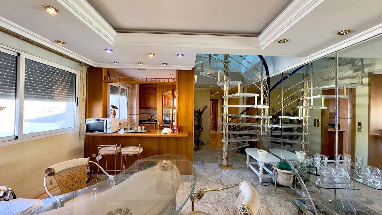 This one-bedroom, one-bathroom penthouse in Torrevieja is conceived as a truly unique home, where the real luxury lies not only in the building's height but also in the spaciousness of its approximately 200 square meters and the sense of freedom it offers. The combination of a large living area, a separate kitchen, and the privacy afforded by the upper floor creates the perfect setting for those seeking a different kind of urban retreat—spacious and full of possibilities—in the heart of the Mediterranean. Penthouse Lifestyle in Torrevieja Living in a penthouse in Torrevieja means enjoying the city from a privileged position, with less street noise, more natural light, and a clear sense of privacy from the other apartments in the building. The upper floor typically receives more sun and ventilation, which is ideal for the mild climate of the Costa Blanca, with its many clear days throughout the year.  The city, known for its urban beaches, seafront promenades, and vibrant atmosphere both in winter and summer, enhances the appeal of a property like this: you can walk down to the street in just a few minutes to enjoy amenities, leisure activities, and the sea, and then return to a spacious and quiet retreat at the top of the building. This contrast between urban life and private sanctuary is one of the great strengths of a penthouse with these characteristics.  A spacious and versatile space Having approximately 200 m² in a one-bedroom apartment opens up a range of possibilities that are unusual, even within the Torrevieja penthouse market. This spaciousness allows you to think of the home almost as an expanded small loft, with plenty of room to organize distinct areas: a living area, a dining area, a reading nook, a workspace, and even spaces dedicated to leisure or sports without sacrificing comfort. The generous size invites you to play with the decor, furniture, and layout, creating fluid transitions between different uses without feeling cramped. This is a home that lends itself to those who value open space, clean lines, and the freedom to move around freely, both inside and in the potential outdoor spaces associated with the penthouse.  Living Area: Spaciousness and Comfort The living area of ​​a penthouse like this is usually arranged around a spacious living-dining room, where natural light is the main feature for much of the day. The height and elevated position mean that the room receives more consistent light and unobstructed views, which directly impacts the feeling of well-being in everyday life. This environment invites the creation of different areas within the same space: a relaxation area with sofas and a television, a large dining area for entertaining guests, and perhaps a quieter zone for reading, music, or working from home. Those who enjoy a social life can make the living room the central setting for gatherings and dinners, taking advantage of the available space to create spacious and inviting settings. Separate Kitchen: Order and Functionality A separate kitchen adds a significant degree of comfort, especially in a home that frequently hosts guests and gatherings. Separating the kitchen from the living room helps maintain visual order, control odors and noise, and provides a clearly defined area for food preparation and storage. This independence transforms the kitchen into a comfortable workspace, where menus can be planned, cooking can be done at leisure, and large shopping trips can be organized without encroaching on the living area. For those who enjoy cooking, having ample space in a separate kitchen within a spacious attic allows for a highly practical layout: generous work surfaces, well-designed storage areas, and comfortable movement while cooking.