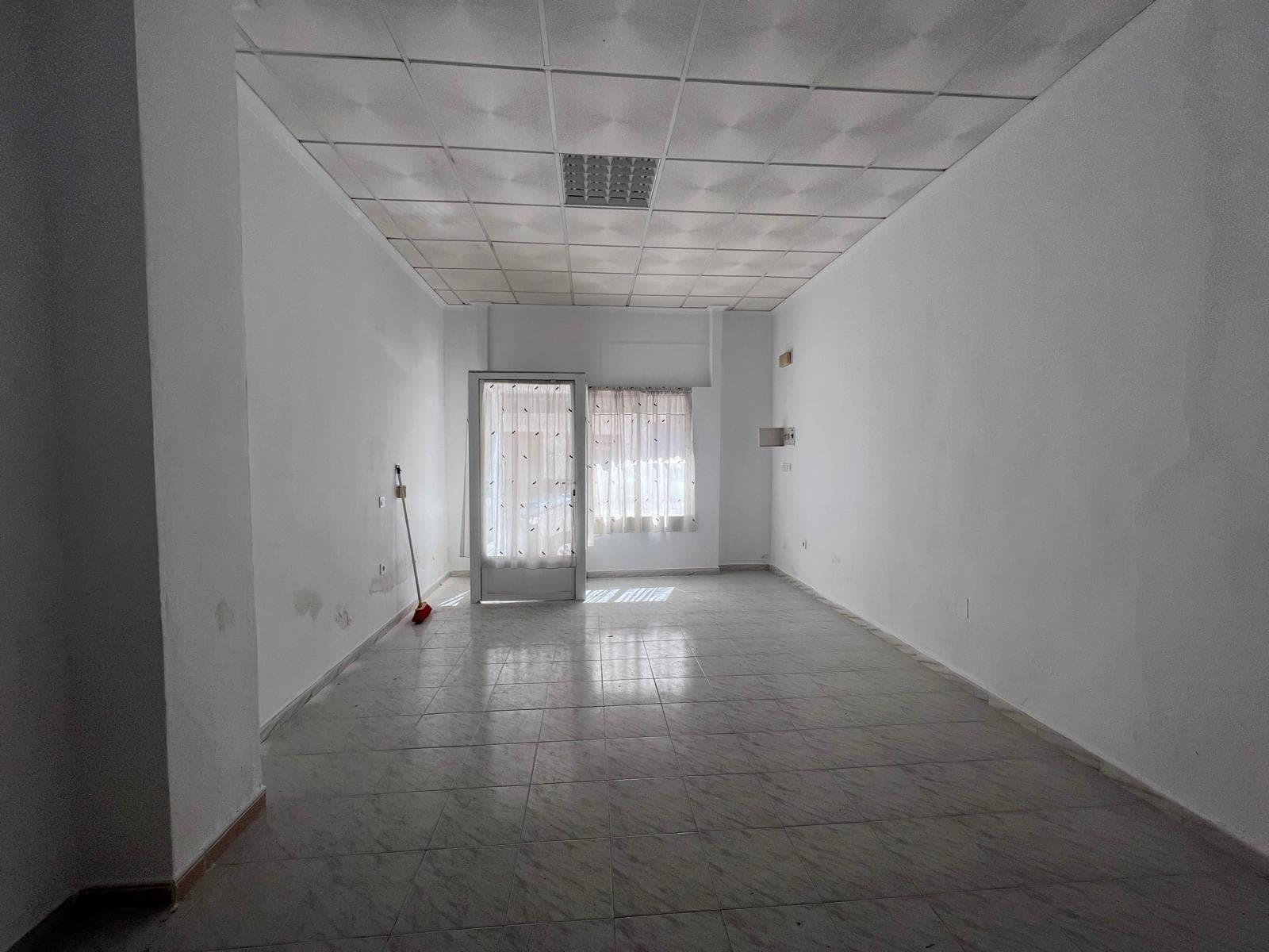 We present this excellent commercial space located in the heart of Torrevieja, a prime location that guarantees visibility, constant foot traffic, and great business potential. This property is ideal for both entrepreneurs looking to start their own business and investors seeking a high-yield property in one of the most dynamic areas of the Costa Blanca. Located in a central and well-established area, this space is surrounded by shops, restaurants, cafes, offices, services, and pedestrian areas, making it a strategic location for any type of commercial activity. The year-round flow of both residents and tourists ensures excellent exposure for any business. The space stands out for its great versatility, as it can be adapted to different types of businesses: shop, office, beauty salon, clinic, cafe, showroom, professional studio, among many other options. Its location in the center of Torrevieja makes it a secure investment with multiple operating possibilities. Upon entering the space, you'll find a spacious and open-plan area that allows for flexible layout according to the needs of the business. This feature is especially important, as it facilitates the customization of the space and its adaptation to different business activities. The interior of the premises offers a functional environment that can be easily transformed into a modern, attractive, and professional space. The spaciousness allows for maximum use of every square meter, optimizing business organization and enhancing the customer experience. One of the most important aspects of this premises is its excellent visibility, which attracts the attention of pedestrians and potential customers. Being located in a high-traffic area is key to the success of any business, and this premises perfectly fulfills this requirement. Furthermore, its central location allows businesses to benefit from a constant flow of people throughout the year, not just during peak season, guaranteeing continuous commercial activity. Torrevieja is a constantly growing city with significant economic activity and a strong presence of national and international tourism. This generates a constant demand for services and businesses, making investment in commercial premises a very attractive option. The city boasts a stable year-round population, further boosted by a significant influx of visitors during holiday seasons, which notably increases spending in shops, restaurants, and services. The premises are located in an area that blends residential life with commercial activity, ensuring a diverse and consistent clientele. This is especially important for businesses seeking long-term stability and growth. Another key advantage is the ease of access, both on foot and by car. Proximity to main streets and high-traffic areas facilitates the arrival of customers, suppliers, and employees, improving business operations. Furthermore, the surrounding area offers all necessary amenities, including public transportation, nearby parking, and excellent connections to other parts of the city. This property represents a unique opportunity for those looking to start a business in a strategic location or expand their real estate investment portfolio.