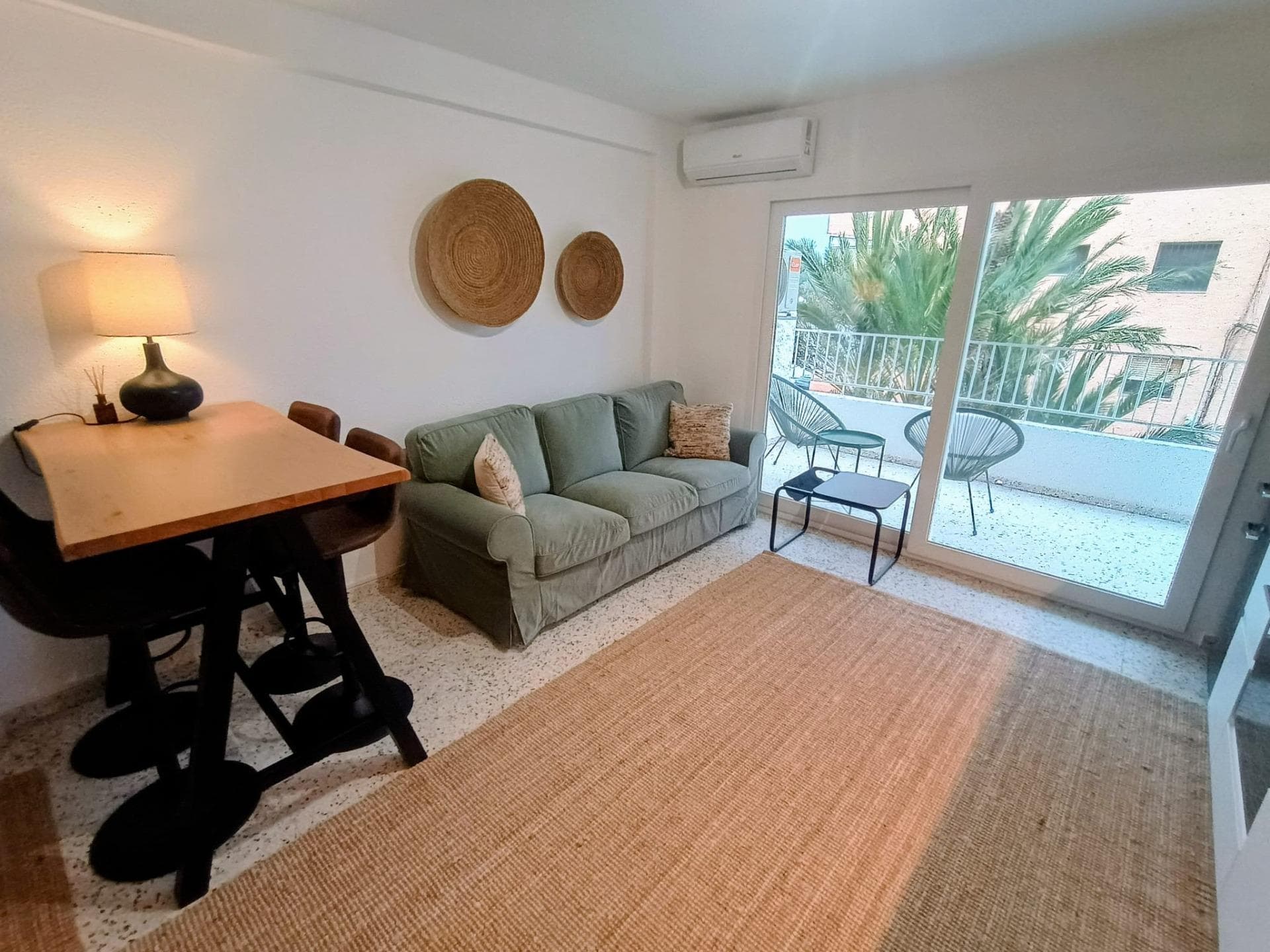 Discover this fantastic, fully renovated 2-bedroom, 1-bathroom apartment in the Pinomar area. It's an ideal opportunity for those seeking a modern, functional home, ready to enjoy from day one, in a peaceful, natural setting just minutes from the sea. This property stands out for its complete renovation, contemporary design, and excellent location, making it a perfect option for year-round living, a second home on the Costa Blanca, or a high-yield investment. Furthermore, the apartment is being sold fully furnished, a significant advantage for the buyer, allowing immediate move-in or rental income without additional expenses. Located in the tranquil Pinomar area, this apartment offers a pleasant residential environment, surrounded by nature and just minutes from some of the area's best beaches. It's the perfect place for those looking to escape the hustle and bustle of the city center without sacrificing the convenience of nearby services and amenities. Upon entering the apartment, you'll find a modern, bright, and thoughtfully designed space. The spacious and inviting living-dining room becomes the heart of the home. Thanks to the renovation, this space boasts a contemporary style, with modern finishes and a layout that maximizes natural light. The room invites you to relax and enjoy your home, whether watching a movie, reading, or sharing moments with family and friends. Its design allows for the creation of different areas within the same space, combining a relaxation and dining area in a functional and aesthetically pleasing way. The completely renovated kitchen stands out for its modern and practical design. It is equipped with contemporary furniture and appliances that simplify daily life, offering a comfortable space for cooking and efficient organization. The renovation has optimized every corner, creating a functional, elegant kitchen that is perfectly integrated into the home. The apartment has two spacious and bright bedrooms, designed for comfort and relaxation. The master bedroom is a cozy space, ideal for unwinding and relaxing, while the second bedroom can be used as a guest room, a children's room, or even as an office or workspace. Both bedrooms boast excellent natural light and ample space for wardrobes and furniture, ensuring comfort for everyday living. The fully renovated bathroom features a modern and functional design, with contemporary finishes that add style and comfort. It is equipped with all the necessary amenities for daily use, offering a practical and pleasant space. One of the great advantages of this property is that it has been completely renovated, meaning the buyer won't have to worry about any construction or renovations. Everything is ready for immediate occupancy and enjoyment. Furthermore, as it is being sold fully furnished, the property offers a turnkey solution, ideal for both personal use and investment. The Pinomar area is especially valued for its tranquility and proximity to natural spaces. It is located very close to the Guardamar Dunes Natural Park, a unique environment where you can enjoy walks through pine forests, nature trails, and direct access to virtually untouched beaches. This natural setting offers an exceptional quality of life, ideal for those who enjoy the outdoors, sports, and tranquility. All necessary amenities are just a short drive away: supermarkets, restaurants, cafes, medical centers, and shopping areas, ensuring convenience for everyday life.