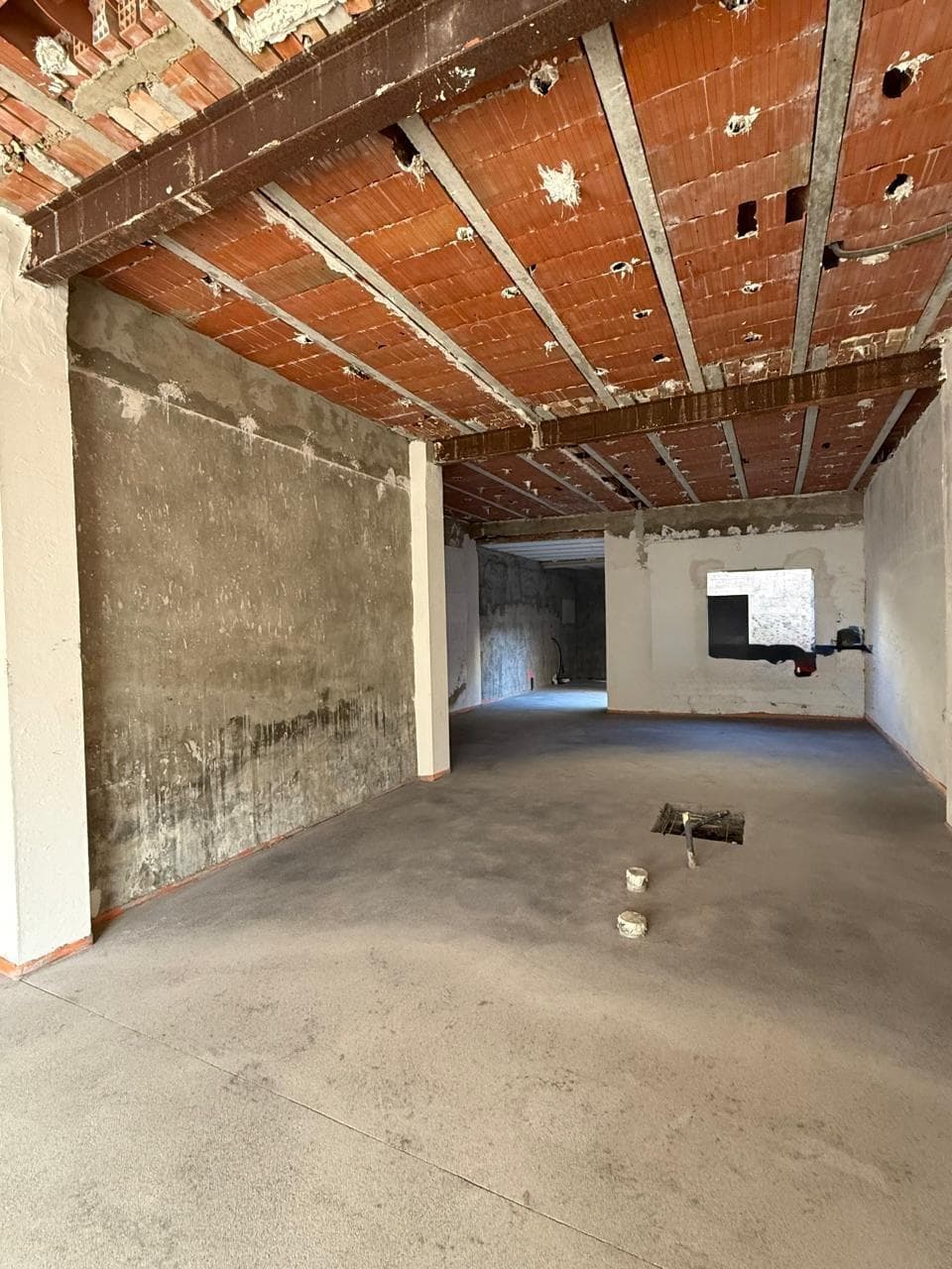 An interesting investment opportunity has arisen in the heart of Torrevieja, comprising a ground-floor property situated on one of the town’s main streets. Its location right in the city centre gives it undeniable strategic value, as it is situated just a few metres from all essential amenities, shopping areas, banks, schools, public transport and leisure facilities, thus offering a comfortable, practical quality of life that is fully integrated into the urban environment. The property has a floor area of 116 square metres, providing a solid and versatile foundation for creating a spacious and functional home. The property is currently undergoing renovation, presenting an excellent opportunity to personalise each space according to the future owner’s needs and preferences. This allows both the layout and the finishes to be adapted to a contemporary, modern or even more classic style, depending on the project to be carried out. Depending on the planned layout, the property could feature three bedrooms, all of which are of a suitable size to ensure comfort, privacy and functionality. This number of rooms makes it an ideal choice for both families and those seeking additional space for an office, dressing room or guest bedrooms. Furthermore, the property includes two full bathrooms, a feature particularly valued in homes of this type, as it provides greater comfort and practicality in everyday life. The ability to design these spaces from scratch allows for the selection of materials, sanitaryware and finishes in line with current standards of quality and design, significantly increasing the property’s final value. The fact that it is a ground-floor property adds significant added value, providing direct access without the need for stairs or lifts, making it a particularly attractive option for all types of buyers, including families, older people or as a rental investment. Furthermore, this type of property typically offers greater independence and a sense of spaciousness compared to other types of flats within residential buildings. Another major attraction of this property lies in its potential for appreciation. As it is at a stage where the refurbishment can be completed to the buyer’s taste, there is the opportunity to create a fully updated home, with modern facilities, an optimised layout and high-quality finishes, significantly increasing its value in the property market. Its location on one of Torrevieja’s main streets also guarantees excellent visibility and accessibility, which could offer further opportunities depending on the intended use of the property, always in accordance with current regulations. Overall, this property represents a unique opportunity for those seeking a spacious home in the city centre with the advantage of being able to fully personalise it. Its size, location, potential for renovation and layout possibilities make it a highly attractive investment, both for residential use and for property development. In short, this is a property with great potential, ideal for realising a bespoke housing project in one of the city’s most sought-after and dynamic areas.