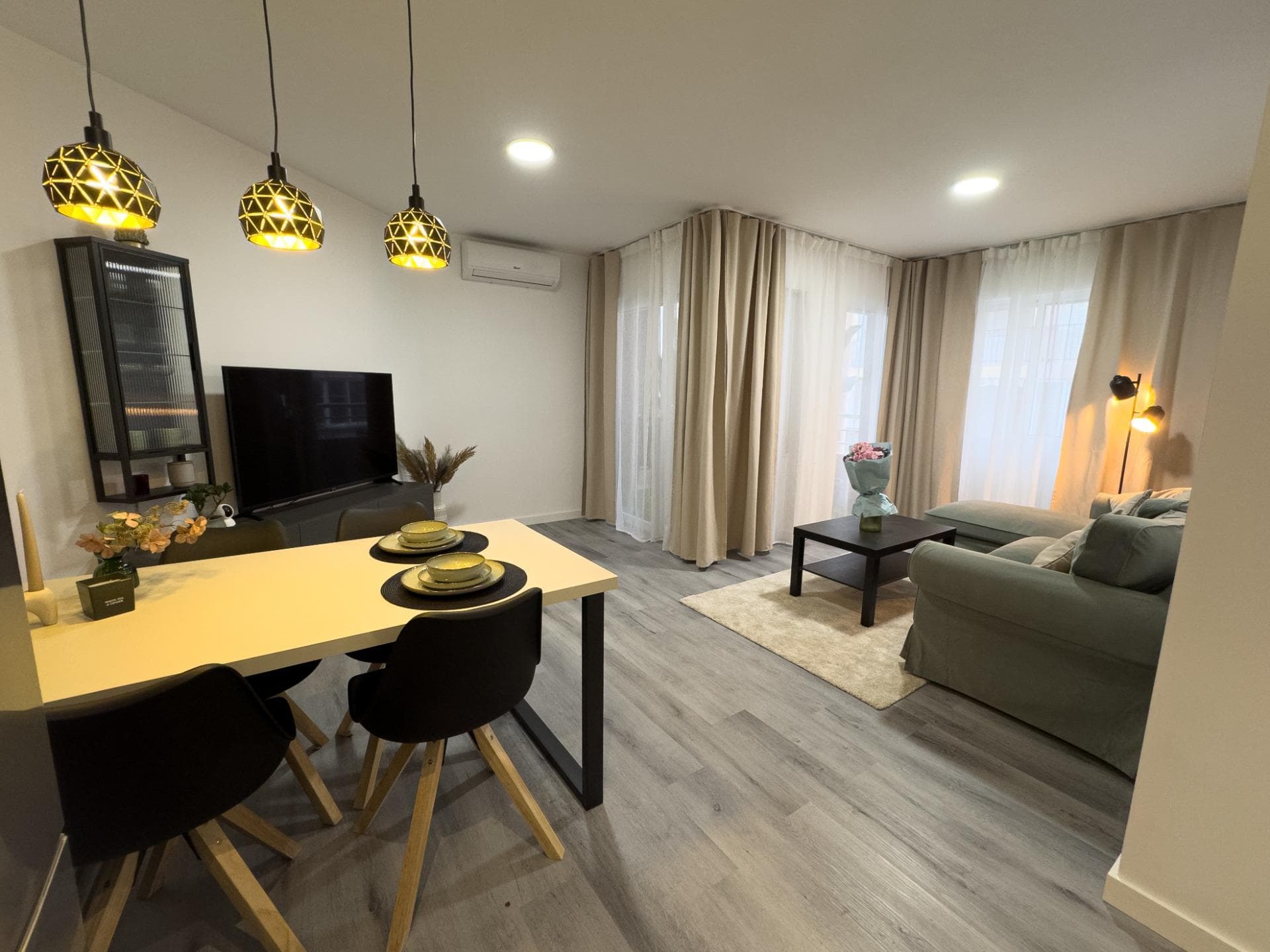 A magnificent opportunity has arisen to purchase an elegant home situated just 300 metres from the renowned Playa del Cura, one of the most sought-after and highly regarded areas of Torrevieja thanks to its excellent location, proximity to the sea and wide range of amenities. This property combines all the necessary features to serve as both a highly comfortable permanent residence and an excellent property investment on the Mediterranean coast. The flat has been completely refurbished, with particular attention paid to the quality of the materials and the optimisation of every space. The comprehensive refurbishment gives the property a modern, elegant and functional aesthetic, allowing you to enjoy a fully updated home that is ready to move into without the need for any further investment. The property features two bedrooms carefully designed to offer comfort, natural light and an optimal layout. Both spaces have a cosy and versatile feel, allowing them to adapt to different needs, whether as master bedrooms, guest rooms, a guest area or even a home office. Thanks to the refurbishment and the careful choice of finishes, the rooms convey a sense of harmony and well-being at all times. The property also features a fully renovated en-suite bathroom, where high-quality materials and modern solutions have been used to provide both functionality and elegance. The bathroom’s contemporary design blends seamlessly with the rest of the home, maintaining a consistent and sophisticated aesthetic. One of the standout features of this property is its east-facing orientation, a feature particularly valued by those who wish to enjoy excellent natural light during the early hours of the day. This orientation provides bright and pleasant rooms, promoting a balanced temperature and creating a warm and comfortable atmosphere inside the home. The comprehensive refurbishment has been carried out to a high standard, evident in every detail of the property. The modern finishes, the careful selection of materials and the attention to design make this home an exclusive property within its category. Everything has been designed to offer an experience of superior comfort and functionality, whilst maintaining an elegant and contemporary aesthetic. Another major attraction of this property is its excellent location. Situated just a few metres from Playa del Cura, it allows you to enjoy the sea and the promenade in just a few minutes’ walk. Furthermore, the property is surrounded by all the amenities needed for daily life, including supermarkets, restaurants, cafés, pharmacies, medical centres, banks, shops and public transport. This combination of proximity to the sea and immediate access to amenities makes the property a particularly convenient and practical choice. The area also enjoys a vibrant atmosphere all year round, which significantly increases the property’s value from both a residential and investment perspective. Its strategic location and the high demand in the surrounding area also offer excellent potential for profitability through holiday rentals or long-term lets. Overall, this property represents an exceptional opportunity for those seeking a modern home, refurbished with quality materials and situated in one of the best areas of Torrevieja. The combination of proximity to the sea, favourable orientation, contemporary design and nearby amenities makes this apartment a highly attractive option in today’s property market. In short, this is a home designed to allow you to fully enjoy the Mediterranean lifestyle, with all the comforts and in a privileged seaside setting.