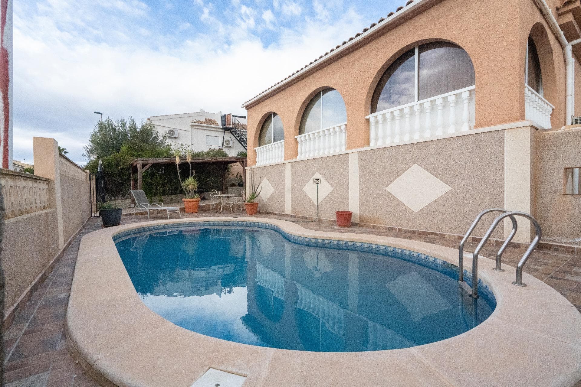 Light & Bright Fortuna 2-Bed Villa with Pool and Mountain Views – Sector D, Camposol Located in the popular Sector D of Camposol, Mazarrón, this light and bright 2-bedroom, 1-bathroom villa is ready to be customised to your taste. The property offers an open-plan living and dining area, creating a comfortable and welcoming space to relax or entertain. The good-sized kitchen provides an excellent blank canvas for personalisation. Both bedrooms are well proportioned, and the bathroom has been updated. Set on a generous plot of approximately 400sqm, the garden is walled and private, offering plenty of outdoor space. A sparkling swimming pool and BBQ area make it ideal for entertaining or enjoying peaceful evenings under the stars, with lovely views of the surrounding mountains. Camposol itself is a well-established and vibrant community with excellent amenities. There are two commercial centres featuring a wide range of bars, restaurants and cafés serving international and Spanish cuisine, as well as shops, supermarkets, pharmacies, banks, medical services and more. The area also offers clubs and activities for all ages, a weekly market, and active social groups and community events. Outdoor and recreational options include an 18-hole golf course with clubhouse and restaurant, sports areas and community spaces, making Camposol suitable for families, retirees and social residents alike. Just a short drive from Camposol is the coastal town of Puerto de Mazarrón, known for its marina, long sandy beaches and rich culinary scene full of seafood restaurants, tapas bars and waterfront dining. The golden beaches around Mazarrón and Bolnuevo are also easily accessible for days by the sea. This Fortuna villa presents a fantastic opportunity to create your ideal Spanish home or holiday retreat in one of Camposol’s most sought-after sectors.