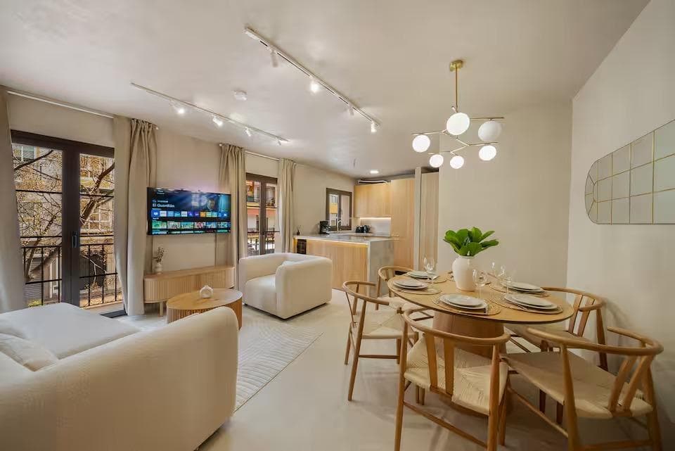 Experience the authentic charm of Marbella in this beautifully appointed 3-bedroom apartment, located right in the heart of the historic Old Town (Casco Antiguo). Step straight out of your door and immerse yourself in vibrant cobblestone streets lined with world-class restaurants, boutique shopping, and cozy tapas bars. On high months, as a rental unit, it can return figures of between 8-10k/month Premium Accommodations: Bedroom 1: King-size double bed (180 cm) with a private balcony and a dedicated Smart TV with Netflix. Bedroom 2: King-size double bed (180 cm) with a private balcony and a dedicated Smart TV with Netflix. Bedroom 3: Comfortable double bed (140 cm) with a private balcony and a dedicated Smart TV with Netflix. Modern Amenities: A fully equipped, contemporary kitchen featuring an induction stove, oven, dishwasher, and full-size refrigerator. Luxury Bathroom: A modern bathroom featuring a spacious double shower. Premium fresh towels are included for your stay. Connectivity & Parking: High-speed Wi-Fi throughout the apartment. Free public street parking is available nearby, with a convenient secure paid parking garage located just across the road.