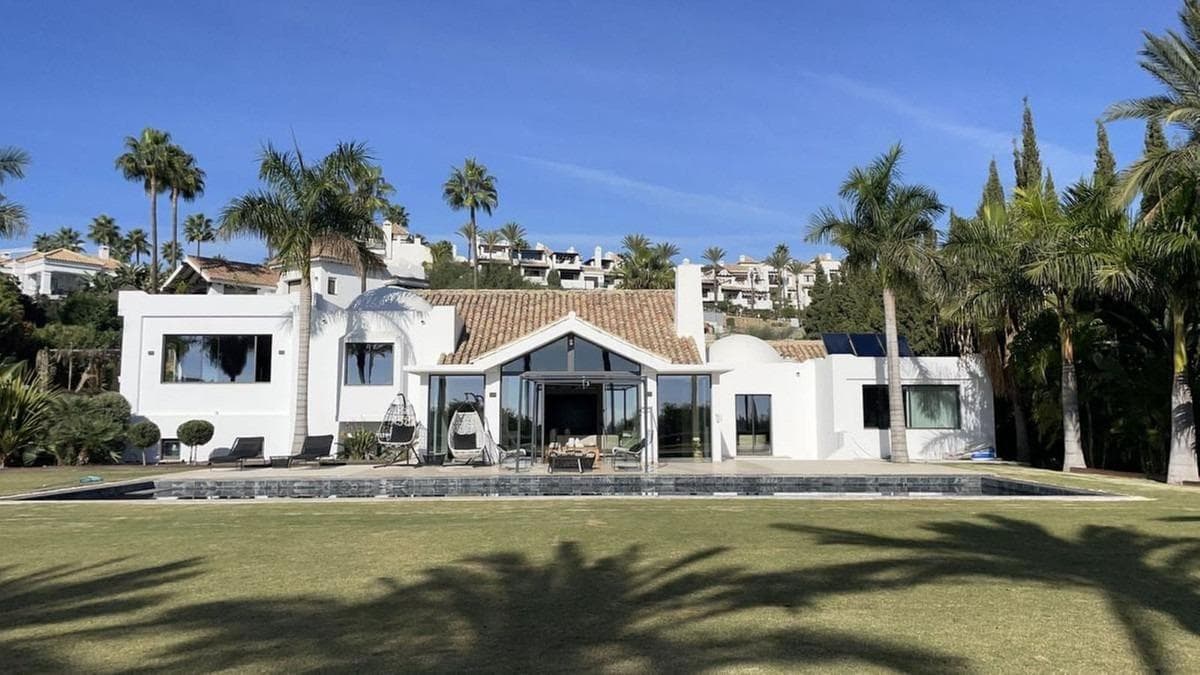 Set within a secure gated community in Benahavís, this exceptional property offers complete privacy and panoramic views stretching across the golf course to the Mediterranean Sea. Recently refurbished throughout, the villa is situated on an expansive 3,000 m² plot and is thoughtfully distributed over two spacious levels, combining a functional architectural design with premium finishes. The main living areas are flooded with natural light, seamlessly blending indoor and outdoor spaces while framing the spectacular coastal and golf valley views. The interior layout features five spacious bedroom suites and five bathrooms, complemented by unique lifestyle elements including a bespoke games room and a dedicated gallery space. Outdoors, the mature landscaped gardens provide total isolation, surrounding a private swimming pool and generous terrace spaces ideal for outdoor dining and relaxation. This property represents a rare opportunity to acquire a sophisticated retreat in one of the most sought-after coordinates on the Costa del Sol.