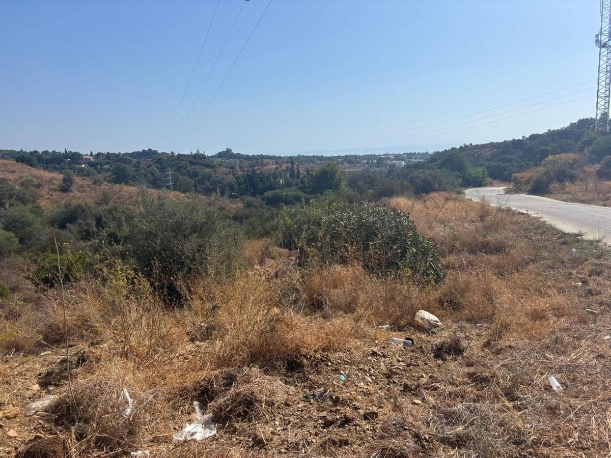 This exceptionally positioned land parcel comes complete with a comprehensive architectural project, strategically divided into planned development phases and various housing typologies. Situated within the highly sought-after golf valley of La Cala de Mijas, the plot offers an outstanding opportunity for developers looking to minimize pre-construction timelines. The master plan is optimized to blend harmoniously with the rolling landscape, allowing for a mix of residential designs that cater directly to current market demands. The surrounding area is renowned for its tranquil environment, premium golf courses, and close proximity to the Mediterranean coast, ensuring high desirability and strong resale values. With infrastructure connections and access points already considered in the layout, this project is engineered to maximize spatial efficiency and investment returns. For full technical blueprints, phase breakdowns, and commercial details, please contact us directly.