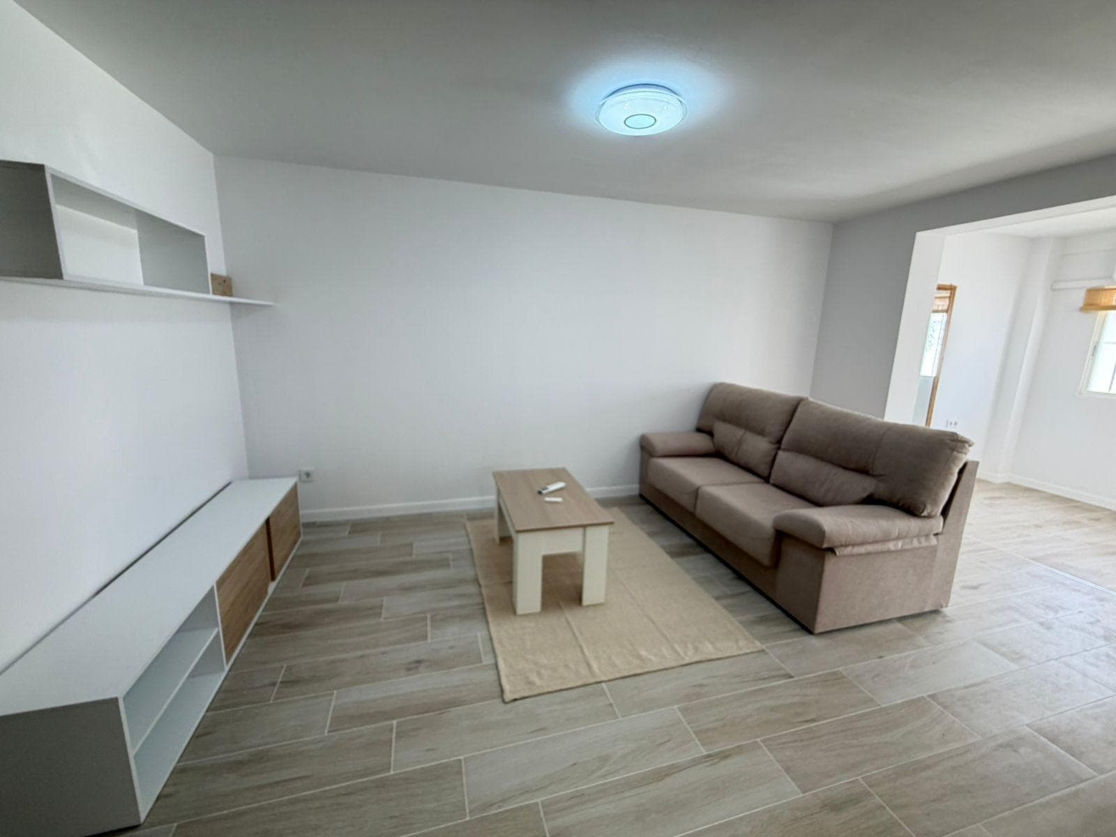 Renovated 2-bedroom townhouse with a terrace and pool in Torreblanca The property has undergone a complete renovation, including a full overhaul of the plumbing and electrical systems, offering the peace of mind that comes with a modern, move-in-ready home. The layout features 2 spacious bedrooms and 2 bathrooms, designed to provide functionality and comfort whether used as a primary residence or a vacation home. One of the major attractions of this home is its setting. It is located within a well-established, exceptionally well-maintained community featuring expansive green spaces, a communal pool, a sun deck, and a tennis court—ideal spaces for enjoying the excellent Mediterranean climate year-round. A perfect opportunity for those seeking a home near the sea, in a community with an atmosphere that invites you to stay. LOCATION: Torreblanca is one of the most sought-after residential areas in Torrevieja. Located in the northern part of the city, between the beaches of La Mata and the city center, this area stands out for its wide avenues, well-maintained neighborhoods, and an excellent range of services available year-round. One of its greatest attractions is its proximity to the stunning natural surroundings of the lagoons and protected parks, as well as the expansive La Mata beach, one of the widest and most beloved on the Costa Blanca. The area features supermarkets, restaurants, cafes, pharmacies, sports centers, and public transportation, allowing residents to enjoy a comfortable lifestyle without having to travel far. Its relaxed atmosphere, the safety of its residential developments, and the proximity to all amenities make this area an excellent choice both for year-round living and for enjoying an unforgettable vacation under the sun of the Costa Blanca. DISTANCE TO THE SEA: 450m COMUNITY: 300 €. Should you have any question do not hesitate to contact us!