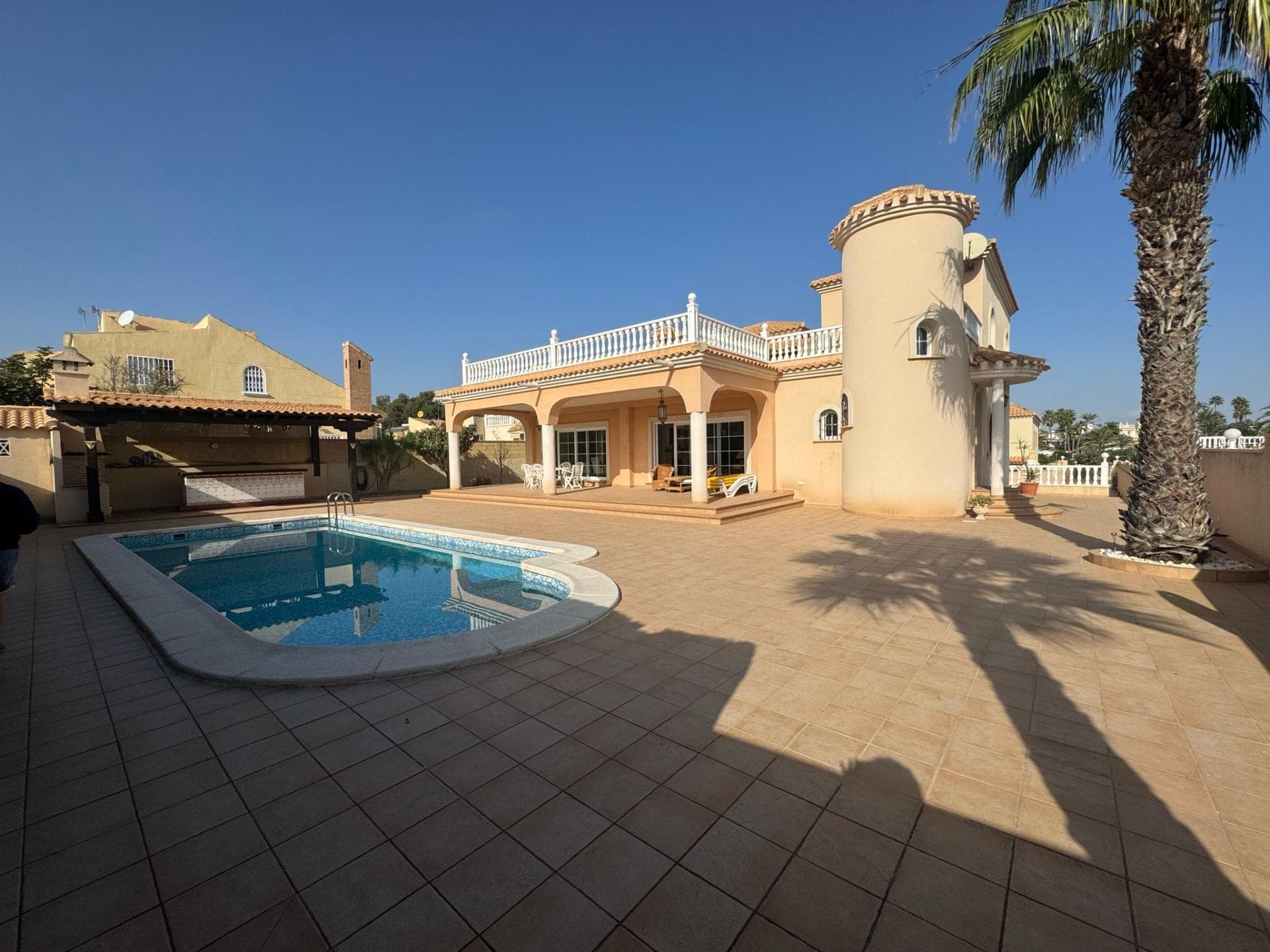 Bedrooms: 4, Bathrooms: 3, Villa in Orihuela  Costa, Alicante, Spain