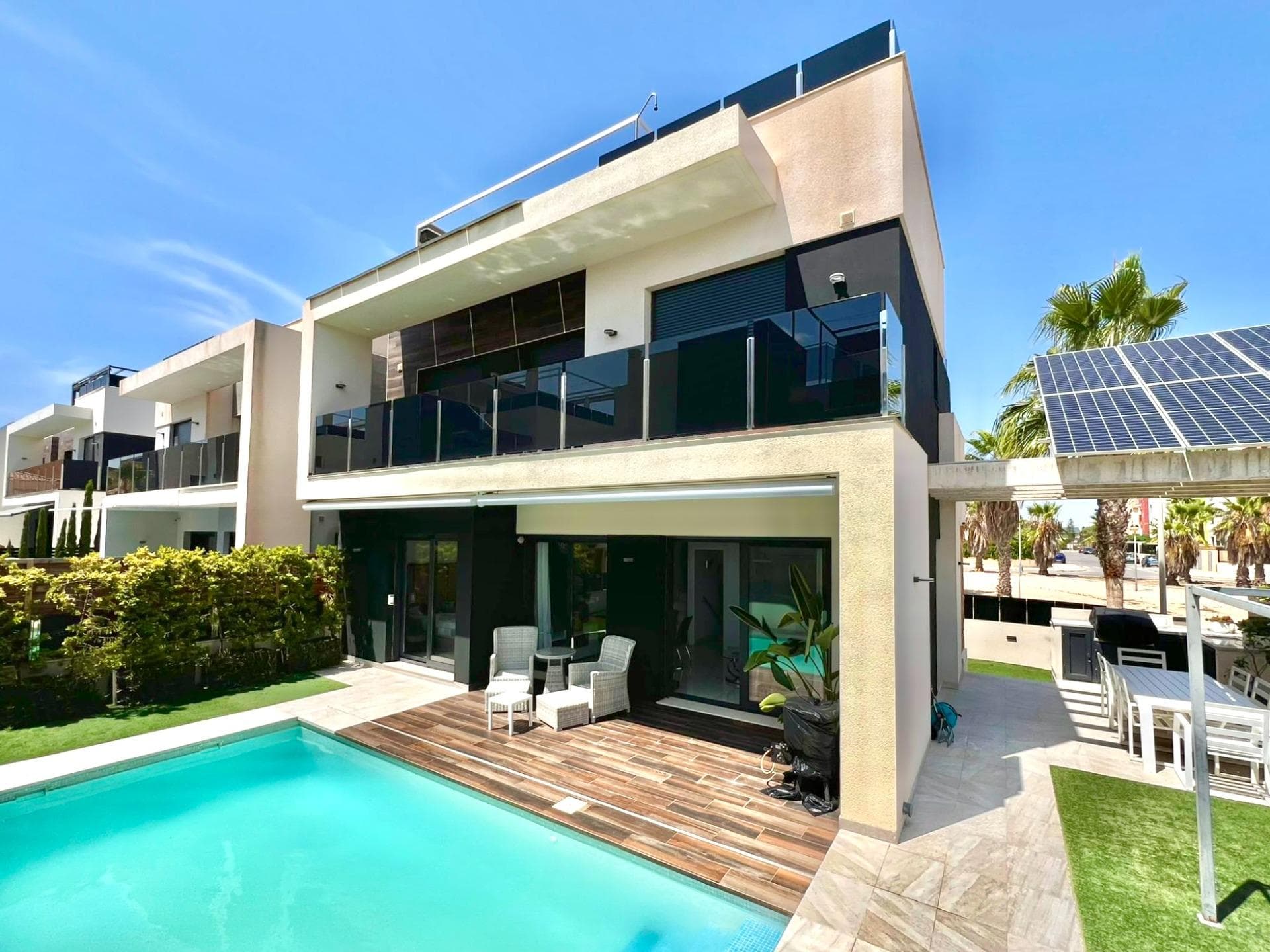 modern detached villa built in 2021, ready to move in and fully furnished, located in a quiet and sunny area close to the beach and all amenities. this stylish property combines space, light and comfort and is ideal for year-round living or as a second home on the costa blanca. the villa has a built area of 285 m² with 185 m² of living space, distributed over two floors plus a spacious basement. inside you will find four bedrooms and four bathrooms, with a modern open layout and large panoramic windows that provide plenty of natural light. outside you can enjoy a private garden with swimming pool, several terraces and a beautiful rooftop solarium with jacuzzi. thanks to the south-facing orientation the property enjoys sun almost all day. the property also features air conditioning, individual electric heating, built-in wardrobes, a storage room and a private parking space. the solar panels provide additional energy efficiency and lower electricity costs. the location is ideal: the beach is only five minutes by car, supermarkets are five minutes away and a shopping centre can be reached in around ten minutes. alicante airport is approximately 45 minutes away. a modern and comfortable villa, perfect for enjoying the mediterranean lifestyle.