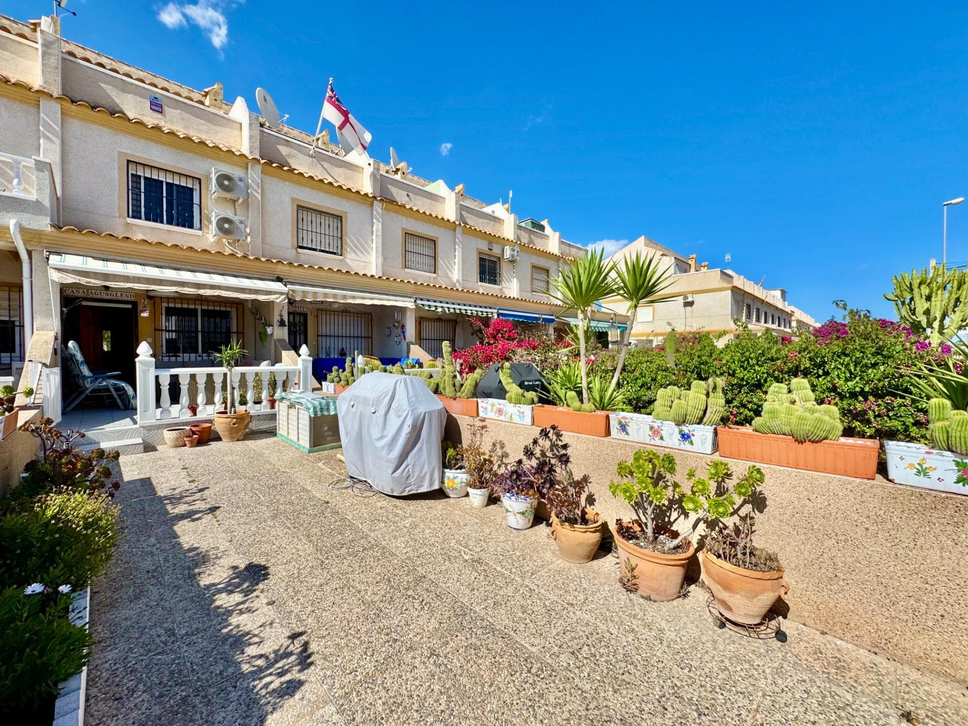 beautiful townhouse in las filipinas, orihuela costa  this charming 3 bedroom townhouse is located in a quiet and well maintained residential area of las filipinas, close to golf courses, commercial centres, restaurants and only a short drive from the beautiful beaches of orihuela costa. the property is distributed over 3 floors and offers bright and comfortable living spaces. on the ground floor you will find a cosy living room, an independent kitchen, a guest toilet and a covered front porch. on the first floor there are 2 spacious bedrooms and a bathroom with walk-in shower. the top floor offers an additional bedroom, storage room and a sunny rooftop terrace. the property also includes a private parking space inside the urbanisation, as well as access to the communal swimming pool and green areas. contact us today for a viewing or video viewing.