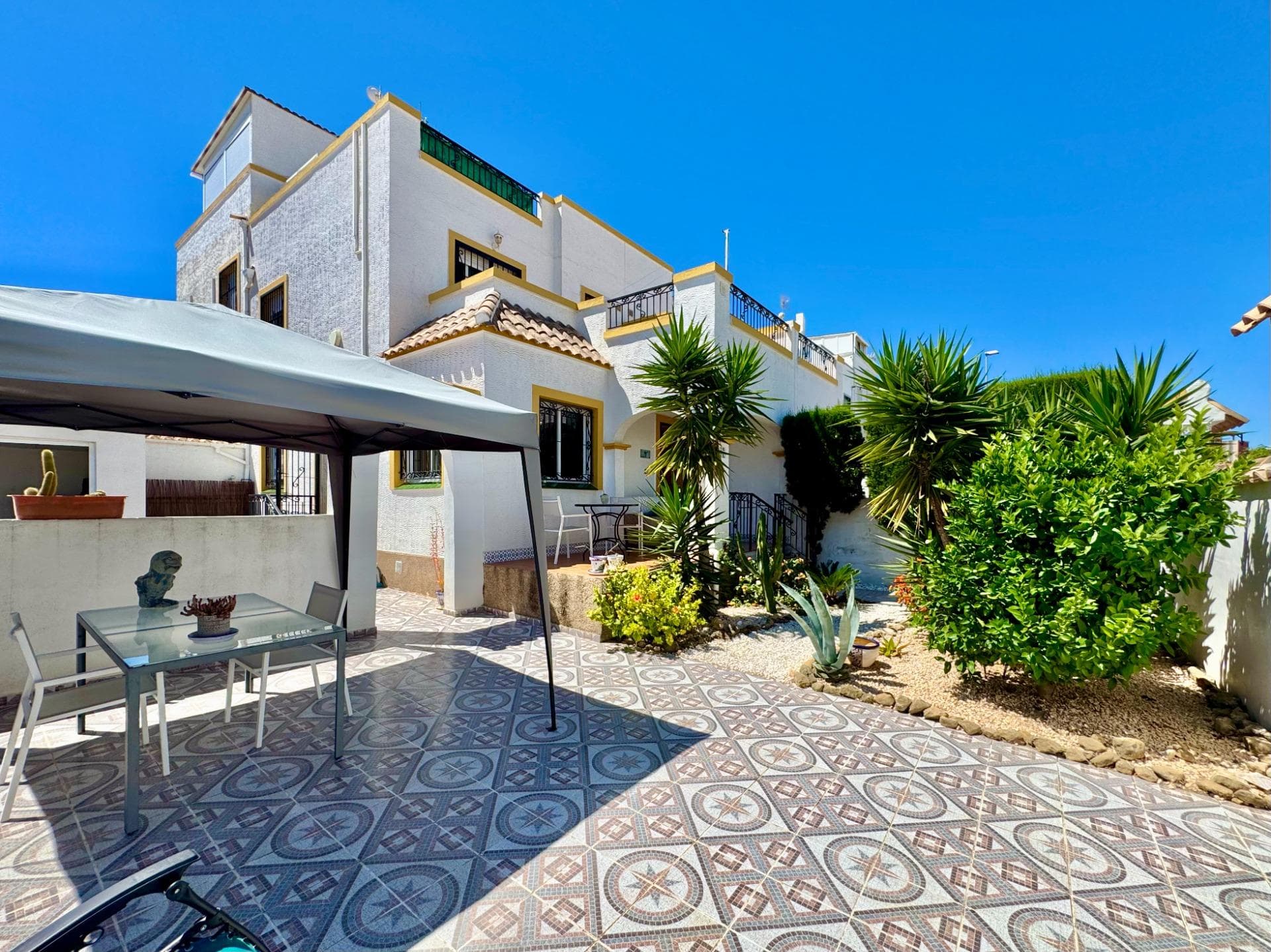 beautiful townhouse with outdoor space in los altos welcome to this beautifully maintained townhouse in los altos, where comfort, sunshine, and the mediterranean lifestyle come together perfectly. this charming home offers 3 spacious double bedrooms, 2 bathrooms, and air conditioning, making it ideal for both permanent living and relaxing holidays on the costa blanca. from the moment you walk in, you can immediately feel how well the property has been cared for. fully move-in ready, with no renovations needed — simply bring your suitcase and start enjoying your new home from day one. one of the highlights of this property is the abundance of outdoor space spread across different levels, creating the perfect setting for sunny breakfasts, long summer evenings, or spending quality time with family and friends. there is even enough space to create your own private plunge pool if desired. the property also offers parking on the plot for extra comfort and convenience. residents can enjoy access to several beautiful communal swimming pools, as well as fantastic community facilities including a padel court, football and basketball fields, children’s playgrounds, and lovely green parks perfect for walking and enjoying the outdoors. located in the sought-after area of los altos, everything you need is within walking distance — supermarkets, shops, cafés, restaurants, and all daily amenities are just around the corner, allowing you to fully enjoy the relaxed spanish lifestyle without needing the car every day. this is more than just a property, it’s a place where memories are made and where every day feels like a holiday. contact us today to arrange your viewing.