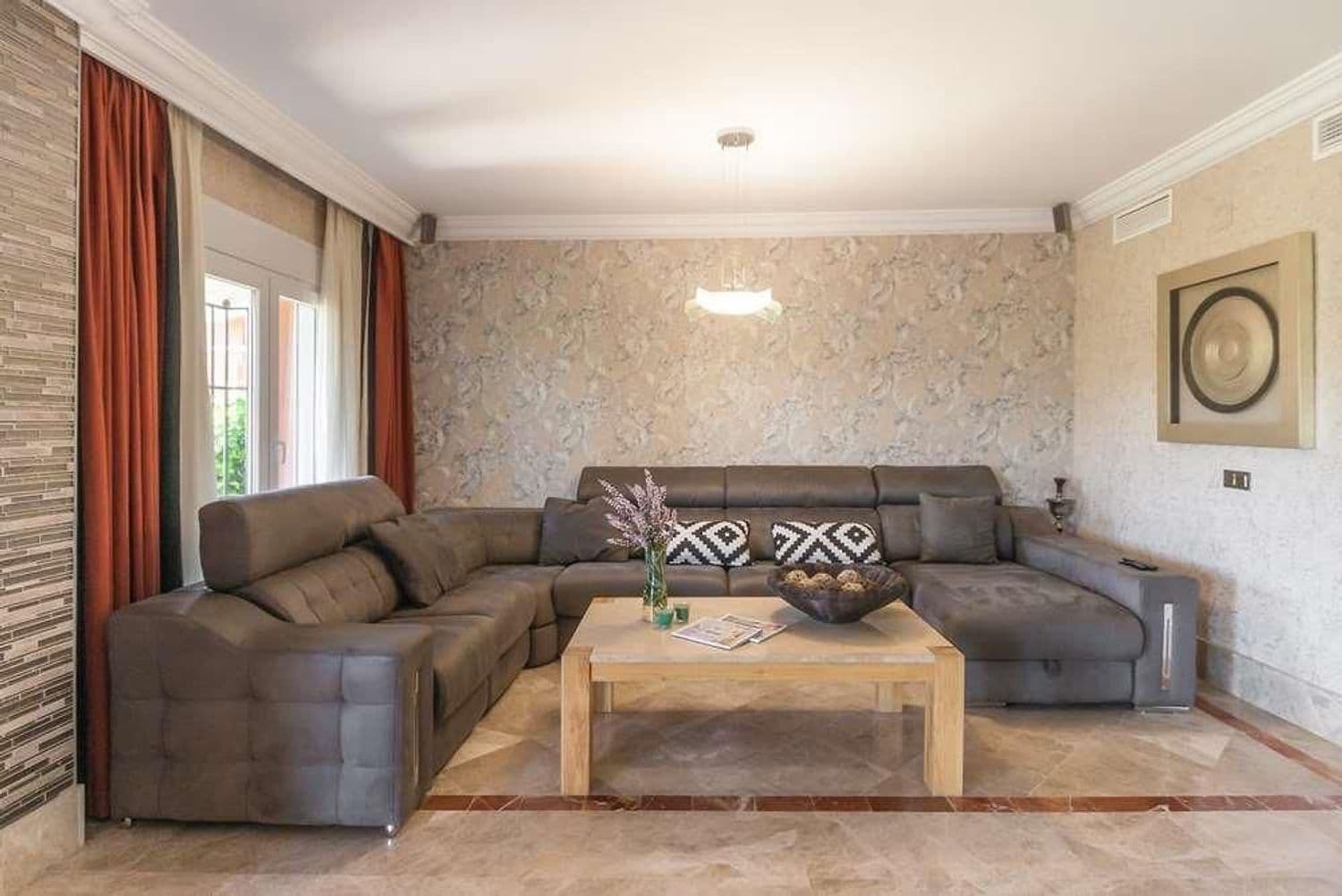 MARBELLA / GOLF COURSE CONTACT:  Discover this spectacular home in one of the most sought-after areas of the Costa del Sol, located in the prestigious Santa Clara Golf urbanization, with private access and maximum privacy. Ideal for those seeking comfort, space and an exclusive environment next to the golf course. ? Main Features: 3 spacious bedrooms, all with en-suite bathrooms Master bedroom with dressing room and open views Additional bathroom on the ground floor for guests Large independent kitchen, fully equipped and with its own room Spacious living room with fireplace, very bright Centralized air conditioning system and integrated ventilation Front porch and back porch with patio, with direct access to the first line of the golf course? ️ Privacy and Security Private urbanization with restricted access Only 5 homes in the block, with independent entrance for greater tranquility and exclusivity A unique opportunity to live in a luxury environment, surrounded by nature and tranquility, just minutes from the beach and essential services. ? Interested parties contact for more information or a visit.
