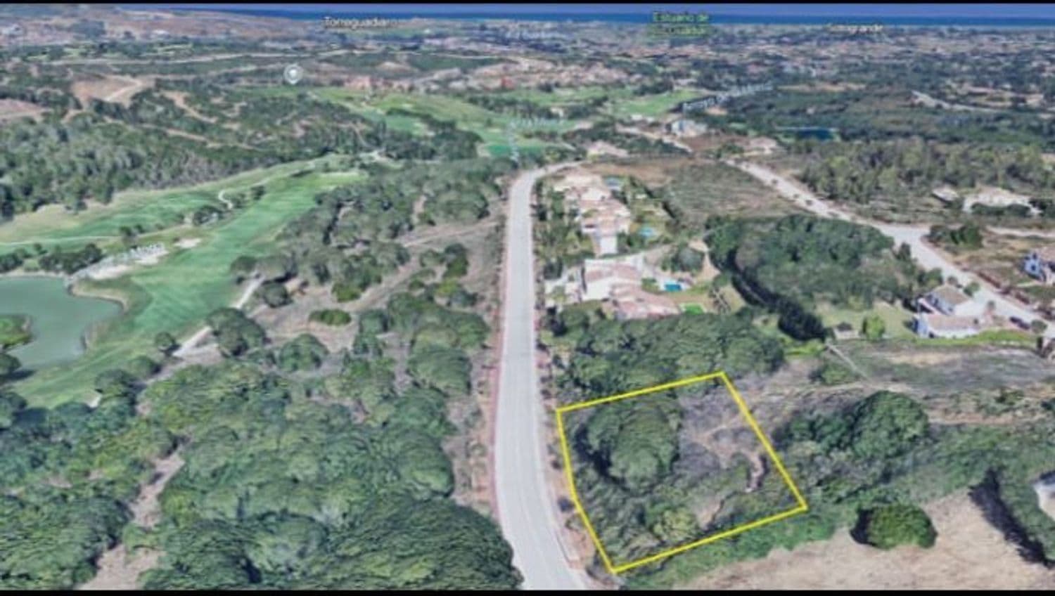 SOTOGRANDE / SAN ROQUE PRICE: €800,000 CONTACT: Land in Sotogrande Alto – 3,000 m² Price: €800,000 – No agency fees Exclusive building plot located in Sotogrande Alto, one of the most prestigious urbanizations in the province of Cádiz. Surface area: 3,000 m². Privileged location: Natural environment with panoramic views. Luxury environment: Close to internationally renowned golf courses, such as the Real Club Valderrama. Potential: Ideal for building a high-level villa in a quiet and safe area. A unique place for those seeking privacy, nature and the quality of life that only Sotogrande can offer. ? Information and visits:.