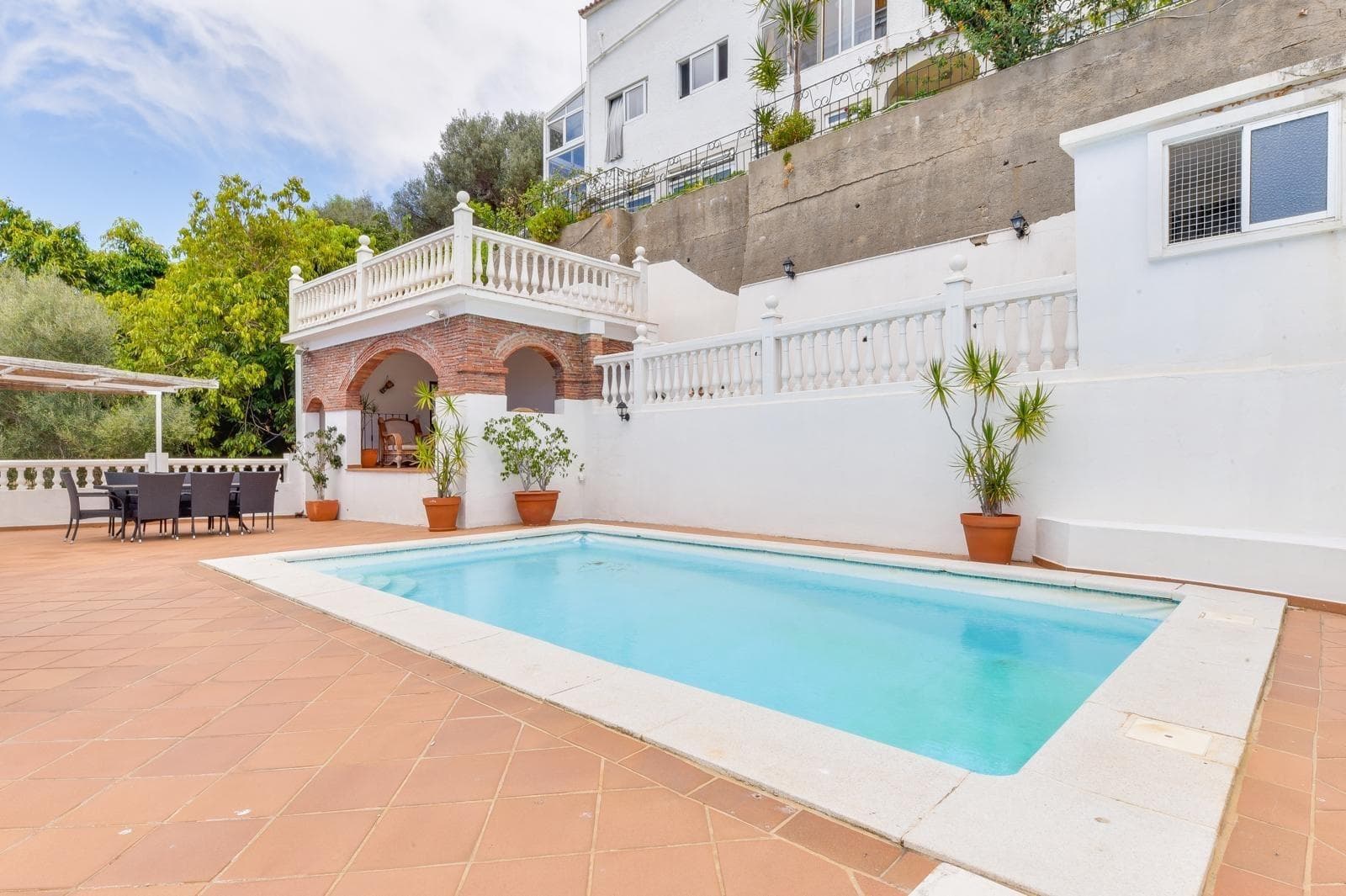 Bedrooms: 7, Bathrooms: 5, Villa in La Linea De La Concepcion, Cádiz, Spain