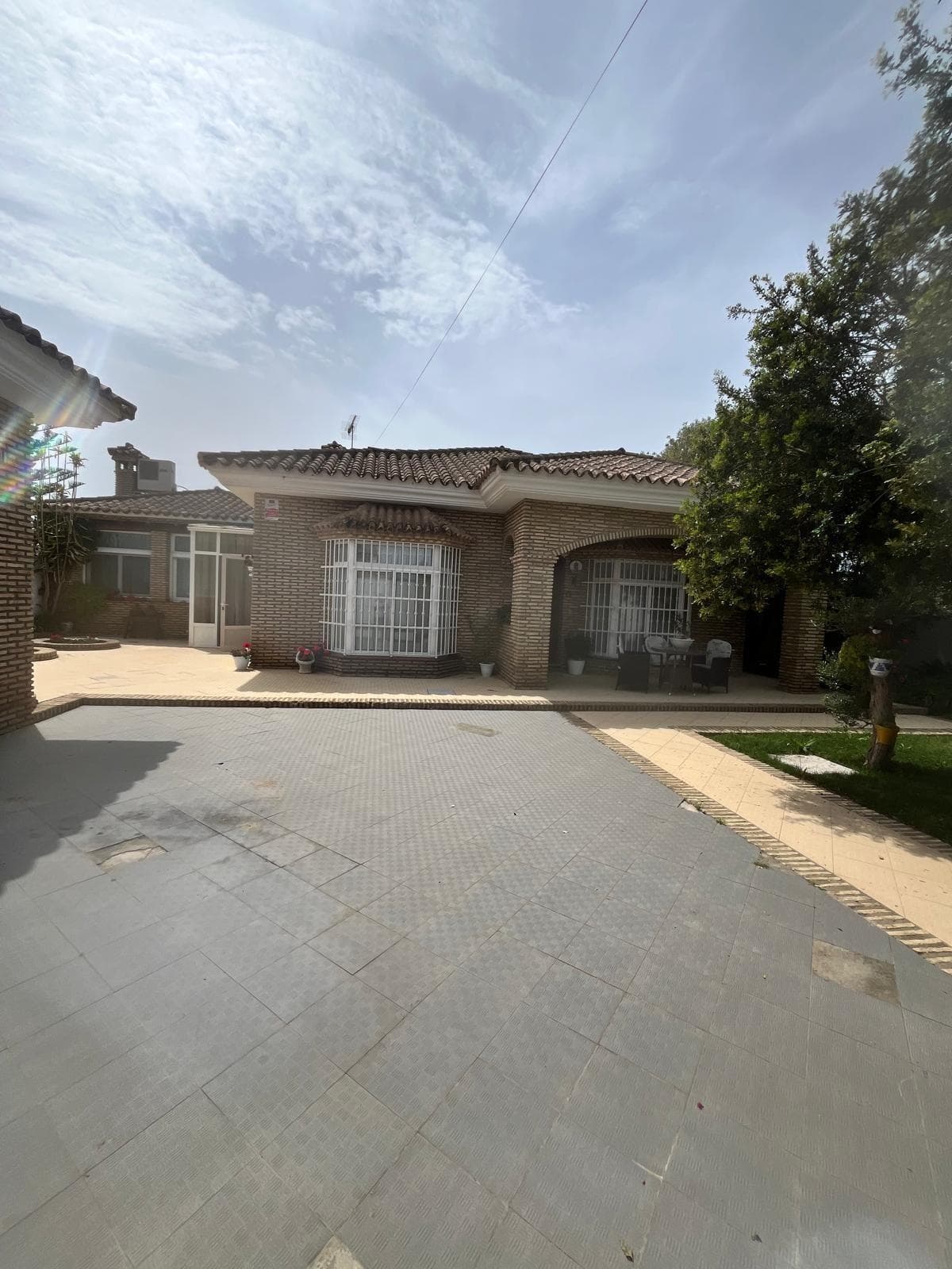 Bedrooms: 3, Bathrooms: 3, Villa in Chiclana De La Frontera, Cádiz, Spain