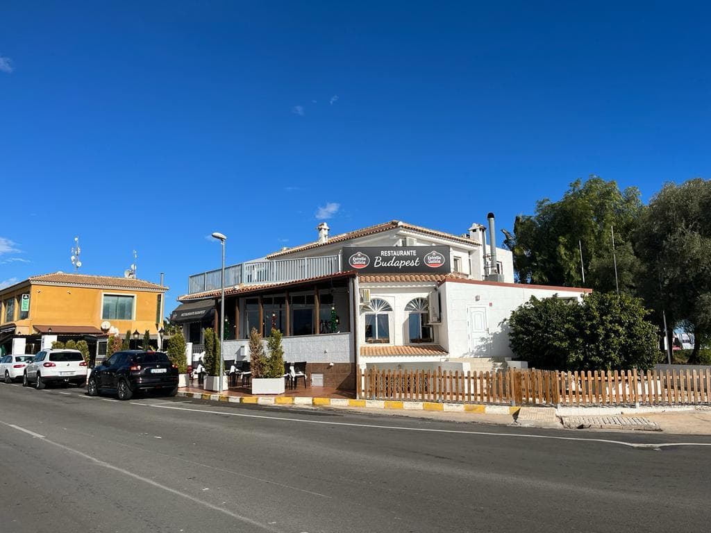 Exclusive Investment Opportunity: Business Complex in a Prime Location We are pleased to present an exceptional business complex comprising two fully equipped and operational spaces: the renowned Budapest Restaurant and a fully fitted clinic, both available for lease or immediate business operation. The project is delivered completely finished and with all licenses in place, making it an outstanding opportunity for investors or business owners seeking to establish operations in a consolidated, high-potential area. The complex also features a large private parking area currently serving both units, while offering significant additional development potential. This space could be transformed into an exclusive leisure area with a swimming pool and terraces, creating an attractive environment for tourism, hospitality, events, or premium dining concepts. In addition, the property includes a spacious semi-basement area with multiple commercial possibilities, ideal for developing a cocktail bar, lounge venue, private event space, or other entertainment and hospitality concepts. Strategically located just a few meters from the 4-star Hotel La Laguna and directly opposite Aparta Hotel La Laguna, the complex benefits from a privileged setting with stunning views over the protected La Mata Lagoon, one of the most attractive natural locations in the area. This property combines an ideal setting for high-end gastronomy together with medical, aesthetic, wellness, or lifestyle services, all within a modern, high-quality infrastructure ready for immediate use. A versatile asset with strong future value potential and multiple opportunities for commercial development and expansion. Please do not hesitate to contact us for further information or to arrange a viewing. We will be delighted to assist you.