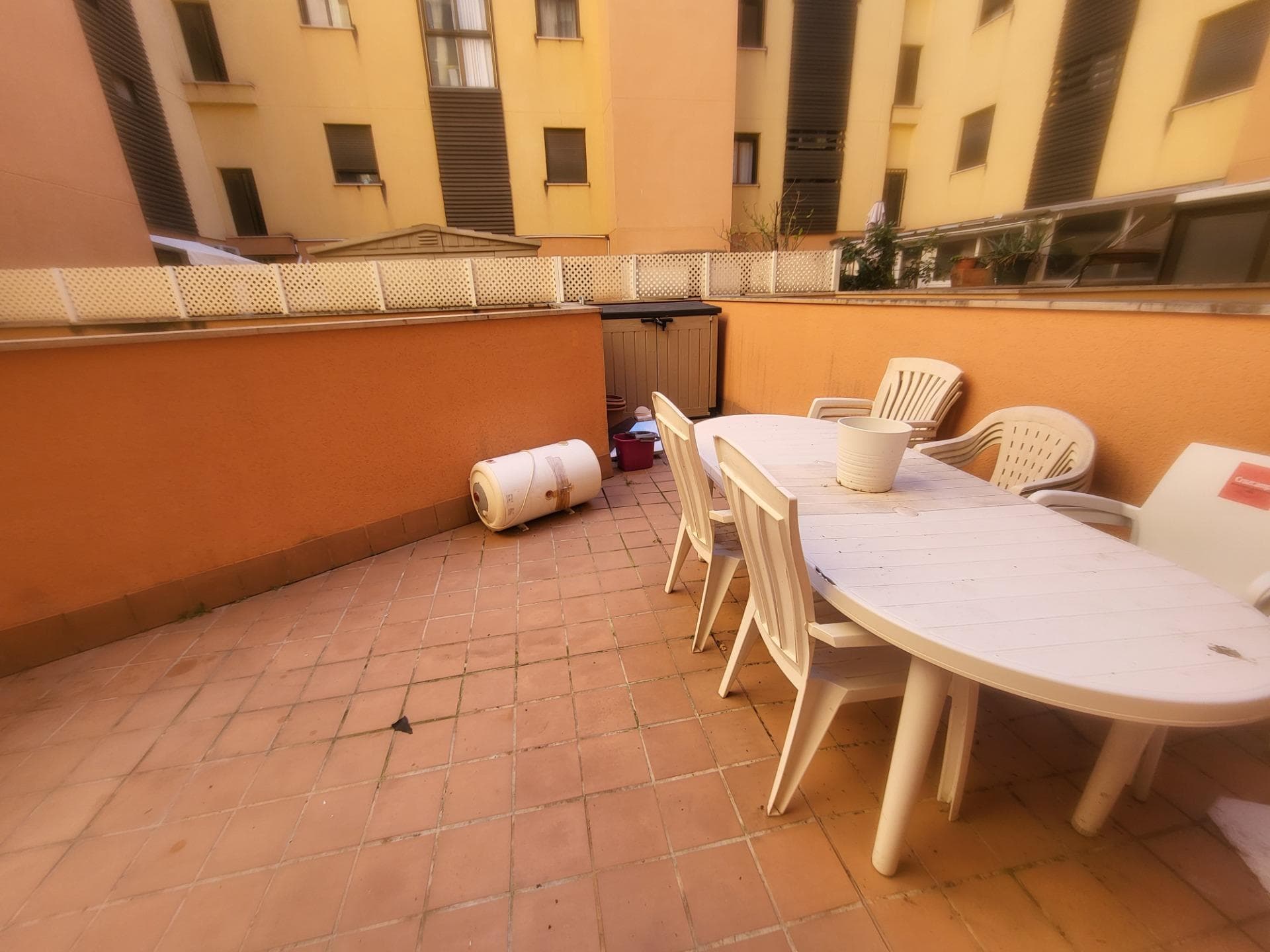 2 bedrooms + 2 bathrooms. Spacious terrace on Calle Son Gibert 14 – Palma de Mallorca Apartment for sale on Calle Son Gibert 14 – Palma de Mallorca ✨ Space, comfort, and location all in one place We present this fantastic opportunity in Palma de Mallorca, ideal both as a permanent residence and as an investment. Located in a quiet, family-friendly residential area, with all amenities within easy reach. 📍 Strategic Location Bus stop right outside the building, with direct access to the city center and the airport Schools, supermarkets, restaurants, and shops are just steps away Comfortable surroundings, well-connected, and with a pleasant neighborhood atmosphere 🏡 Property Features The property boasts 80 m² of living space, distributed functionally and comfortably: Entrance hall 2 spacious bedrooms 2 full bathrooms Separate kitchen with utility room Bright living-dining room Covered terrace In addition, there is a 28 m² open patio at the rear, perfect for creating a chill-out area, a space for pets, family gatherings, or even a small urban garden. This home combines well-distributed interior spaces with ample private outdoor areas, a highly valued feature in the city. 💬 Would you like to visit? Contact us for more information or to schedule a viewing. Don't miss this opportunity!