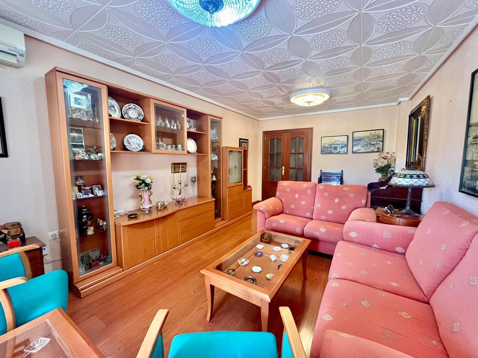 Spacious apartment in the heart of Torrevieja, located on Azorín Street 11, in a prime location that allows you to enjoy all the city's amenities and attractions within walking distance. The property features three bedrooms, one full bathroom, one guest toilet, an entrance hall, a separate kitchen, a dining room, and a remarkably spacious living room that provides comfort and plenty of room for family life. It also benefits from a south-facing enclosed balcony, ideal for enjoying natural light throughout the year. Air conditioning is installed in the dining room and in one of the bedrooms. The apartment has been partially renovated, incorporating improvements that enhance both comfort and appearance. A standout feature is the elegant living room, which boasts attractive laminate flooring that adds warmth and a modern touch, creating a welcoming and stylish atmosphere. The building has been recently renovated and offers step-free access for people with reduced mobility, an increasingly valuable feature that improves accessibility and convenience for residents and visitors alike. One of the property's greatest strengths is its outstanding location. It is just a few steps from the Dialprix supermarket and next to La Plasa, the historic municipal market currently being transformed into a modern gastronomic and commercial hub that is set to become one of Torrevieja's key landmarks. Just a short walk away is Paseo Vistalegre, one of the city's most iconic seafront promenades, perfect for enjoying the Mediterranean atmosphere, landscaped areas, and views of the marina. The apartment is also located very close to the newly renovated Port of Torrevieja, the city's most significant urban regeneration project in recent decades. This transformation has created a modern waterfront area featuring leisure facilities, restaurants, cafés, and attractive pedestrian spaces, significantly enhancing both the appeal and value of the surrounding area. Everything you need for daily life is within walking distance, including pharmacies, supermarkets, shops, restaurants, cafés, the Church of the Immaculate Conception, the marina, the Town Hall, and the city's main leisure and service areas. Acequión Beach is also just a 15-minute walk away. A spacious, bright, and ideally located home for those seeking to live in the very heart of Torrevieja, surrounded by amenities, close to the sea, and in one of the city's most desirable and fast-developing areas.