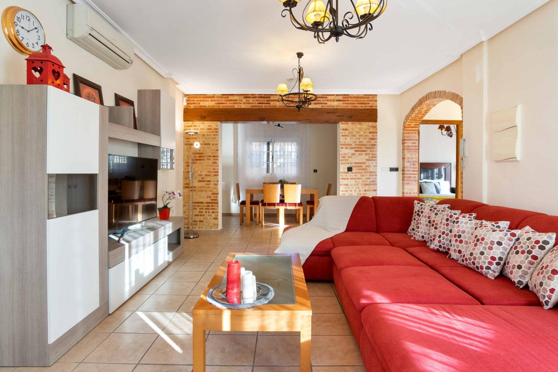Welcome to your new home in Orihuela Costa, in the charming area of Las Mimosas! This spectacular house is presented as the opportunity you have been waiting for to live the life of your dreams in a paradisiacal environment. With a generous area of 161 square meters and a plot of more than 300 square meters, this home is an oasis of space and privacy . In addition, its location just 3000 meters from the beach guarantees you the pleasure of the sea and the sun always at your fingertips.Enjoy the spaciousness of this 5 bedroom home, with the advantage of a room on the ground floor for added comfort. On this floor we also find a bathroom. The first floor offers 3 bedrooms and 2 bathrooms, 1 en suite. On the top floor we find the fifth bedroom very bright. This property is ready for you to move in and feel at home from the first moment. The equipped kitchen will allow you to give free rein to your culinary creativity, and the south-east orientation provides you with incomparable natural luminosity throughout the day. The additional amenities of this house are countless. Enjoy the convenience of running water, the comfort of air conditioning and the security of an alarm system. Built-in wardrobes, a pantry and a laundry room make it easy to organize your daily life. The house comes fully furnished, meaning you can move in without complications and start enjoying your spaces from day one. The garden, with its trees and a barbecue area, becomes the perfect setting for your family gatherings and outdoor moments. Relax and immerse yourself in the waters of your private pool or join the community in the community pool. The solarium offers you a corner of tranquility for your moments of reflection, while the clear views and the Mediterranean breeze caress your soul. The location of this house is simply exceptional, with shopping centers, hospitals, parks, supermarkets and children's areas nearby , which makes everyday life extremely comfortable.Community fees are only 402 euros per year, which guarantees the impeccable maintenance of the common areas.In short, this house in Orihuela Costa is much more than a property ; It is a lifestyle. A life of comfort, beauty and tranquility awaits you here. Don't miss this opportunity and contact us today to visit your new home! Price: €350,000. Taxes and closing costs not included (according to applicable regulations). A breakdown of additional costs will be provided before booking. In the case of a transaction involving two intermediaries, the buyer's professional fees will be 1.5% of the final purchase price, with a minimum of €3,000, plus VAT (21%), unless expressly agreed otherwise. These fees are not included in the advertised price.