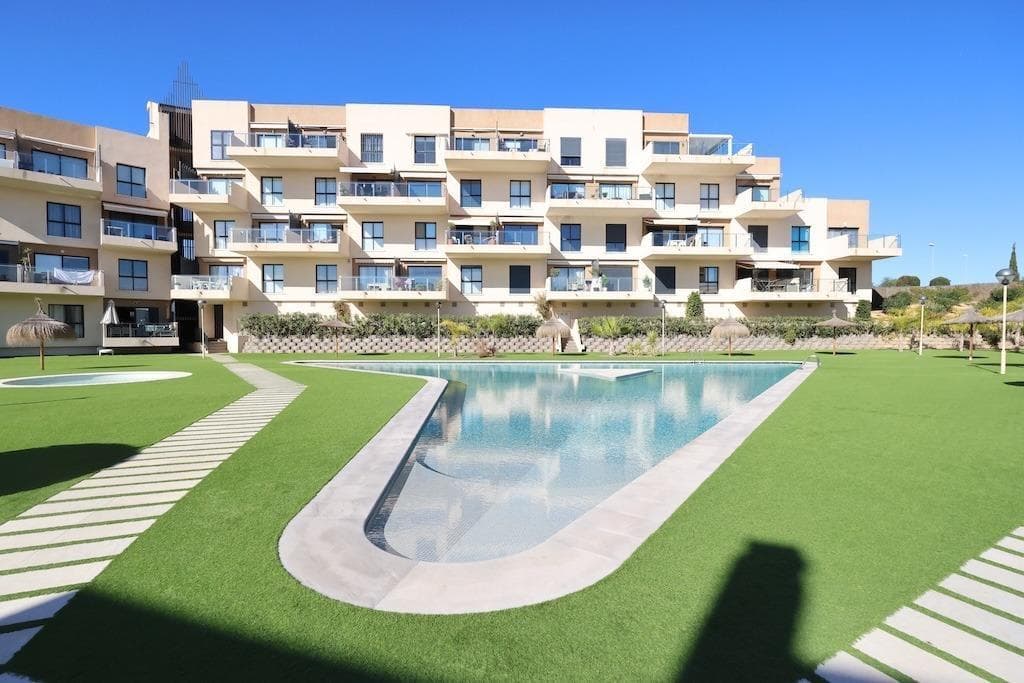 La Zenia Residence Sabrina apartment,71 m2 southeast-facing apartment featuring 2 bedrooms (1 ensuite), 2 bathrooms, a spacious living-dining room, an open-plankitchen and a terrace. The property will be sold furnished and with. separate air conditioning in all rooms. It offers extensivecommunal areas with a community pool, as well as a storage roomand private community parking. The apartment has a touristlicense and currently generates excellent returns.. . Basic features. •71 m2 built, 10 m2 terrace. •2 bedrooms. •2 bathrooms. •Parking space included in the price. •Second hand/good condition. •Fitted wardrobes. •Private Storage room. •Orientation Southeast. •Built in 2015. . Building. •Ground floor, elevated above the. pool and garden. •With lift. Amenities. •Air conditioning, cold and hot. •Swimming pool, also separate children pool. •Close to large shopping center and lively area with. restaurants and bars