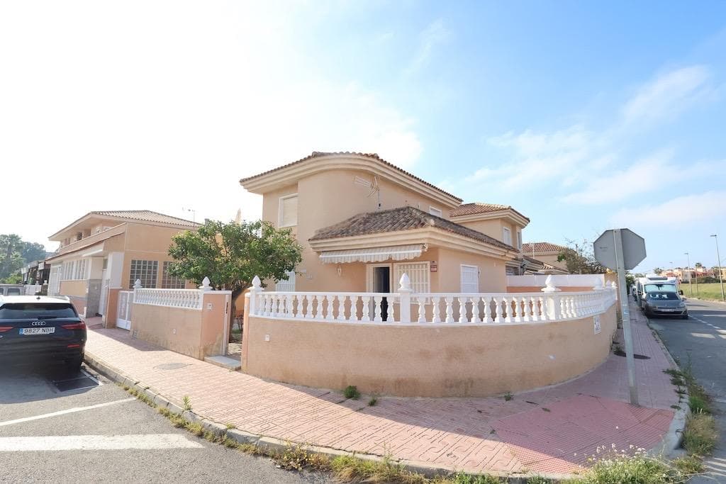Stunning Corner Villa with Private Pool in Los Altos. Located on a 400 m2 corner plot facing two streets, this independent villa offers privacy, a beautiful garden, a private swimming pool, and off-road parking.. The property features 100 m2 of living space distributed over two floors:. Ground Floor: A spacious and bright living-dining area, an independent kitchen, one bedroom, and a full bathroom.. First Floor: Two additional bedrooms, a second bathroom, and a lovely terrace perfect for soaking up the sun.. The villa is being sold fully furnished and equipped, making it ready to move into immediately.