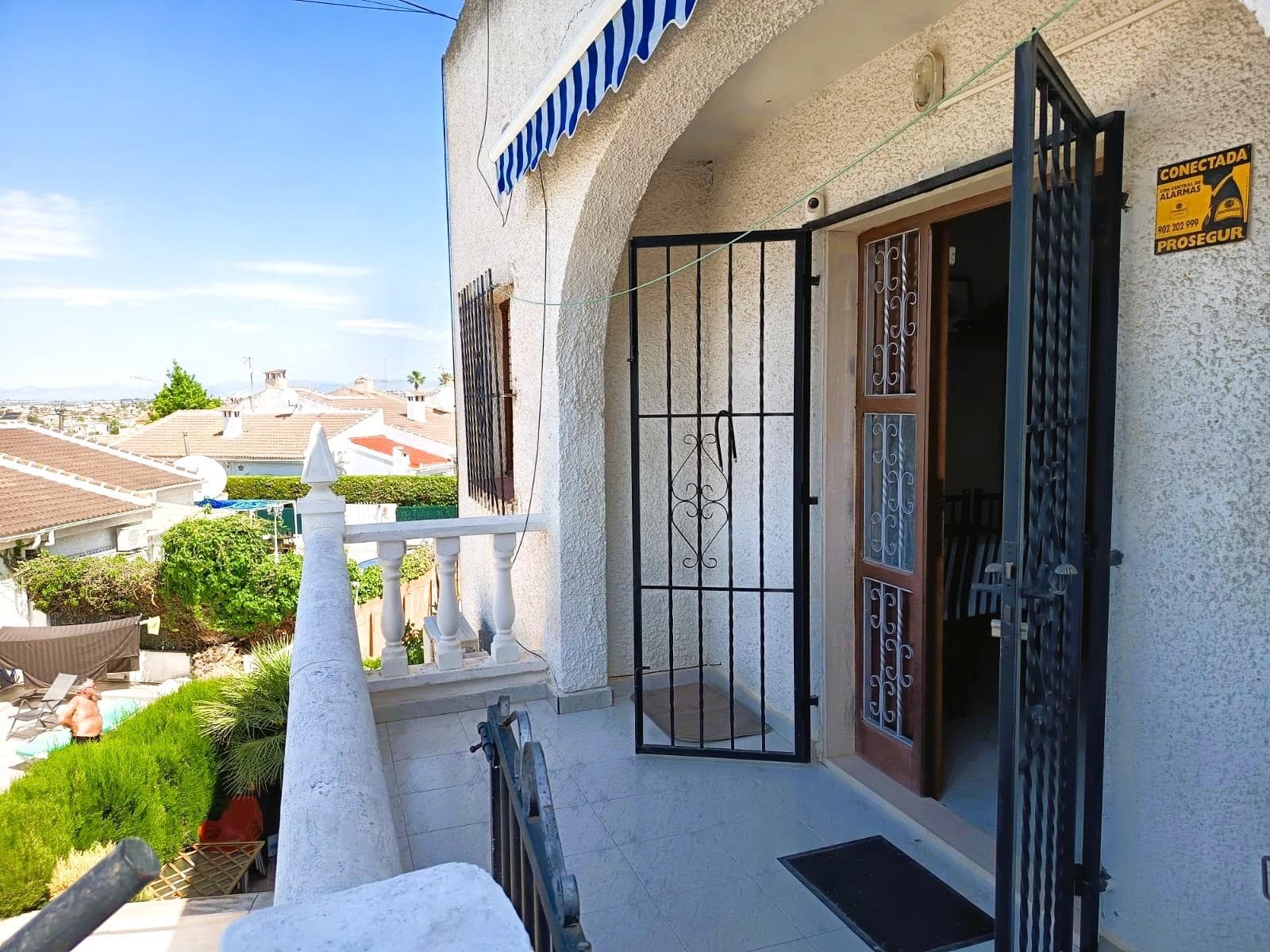 A charming top-floor bungalow in El Chaparral with unobstructed views of the lagoon, situated in a peaceful setting. The property comprises 2 bedrooms, 1 bathroom, a living-dining room with an open-plan kitchen, and a pleasant outdoor terrace.. . Sold fully furnished and with air conditioning, ready to move into. No community fees. An ideal opportunity for personal use and/or as an investment.. . Located very close to all necessary amenities, green spaces and the protected area of La Mata Lagoon. With good access to Torrevieja and Alicante Airport.