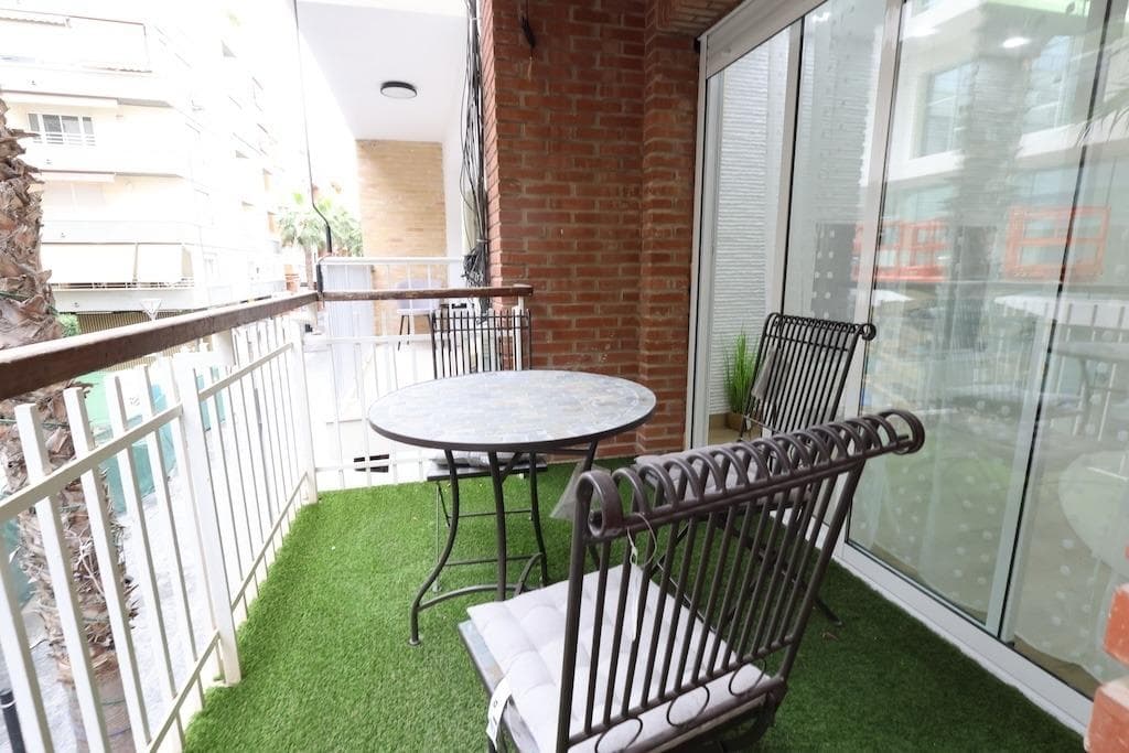 Bedrooms: 4, Bathrooms: 2, Apartment in Torrevieja, Alicante, Spain