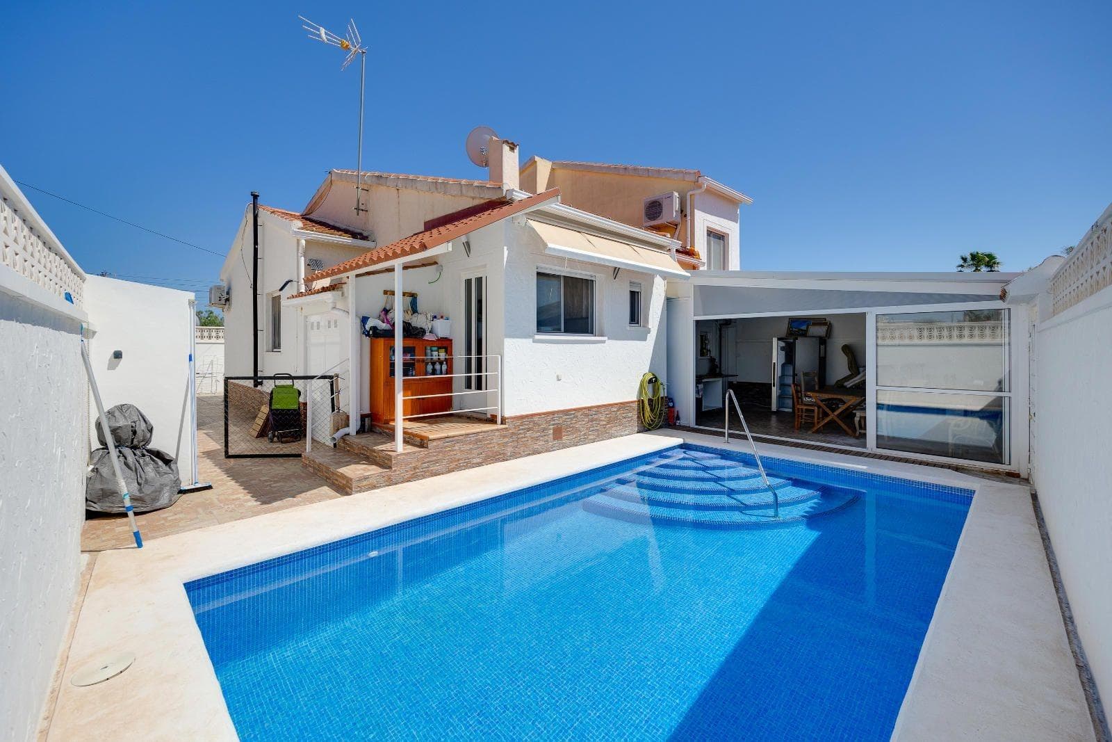 Bedrooms: 3, Bathrooms: 3, Villa in San Fulgencio, Alicante, Spain