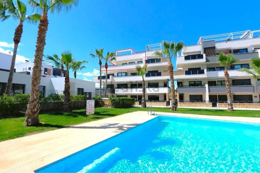 Bedrooms: 4, Bathrooms: 2, Penthouse in Orihuela  Costa, Alicante, Spain