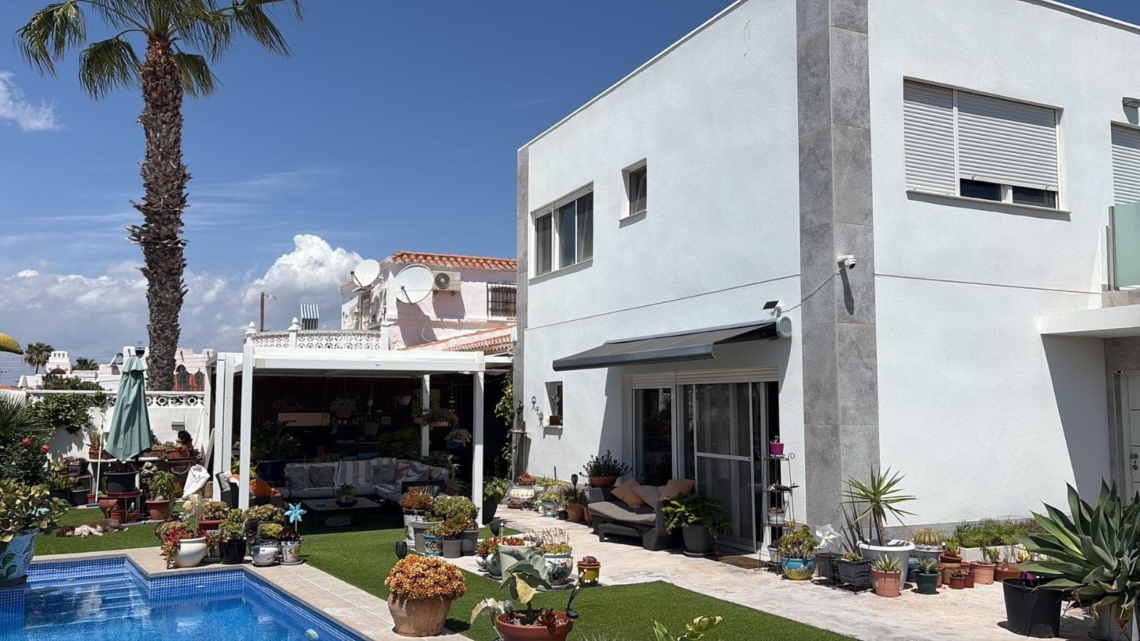 Bedrooms: 2, Bathrooms: 1, Villa in Torrevieja, Alicante, Spain