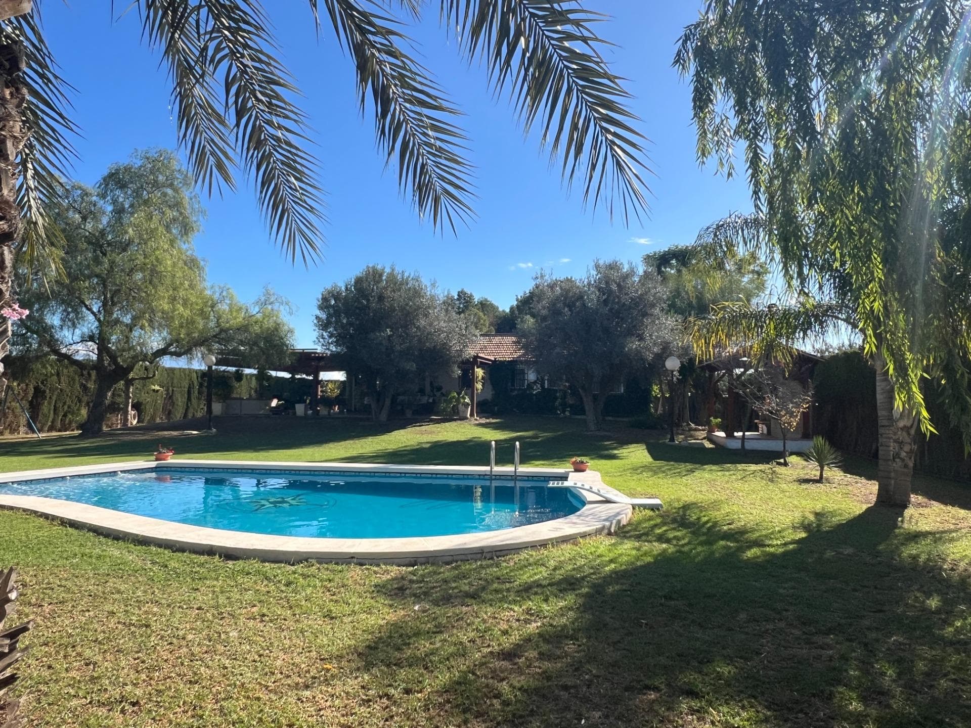 A truly special countryside home — private, welcoming and perfectly connected to both town and coast. Welcome to a place where peace, space and nature come together. This warm and character-filled 110 m² Spanish-style cottage villa offers 3 bedrooms and 1 bathroom, along with a generous 90 m² covered terrace — perfect for long lunches, relaxing in the shade, or enjoying the quiet countryside breeze. A charming wooden chalet sits separately on the plot, complete with 1 bedroom and 1 bathroom, making it ideal for guests, family or even an independent workspace. The property is set on wide, open land with a workshop, a lovely driveway with an electric gate, and plenty of mature and fruit trees. The heart of the outdoor area is the 62 m² pool, surrounded by a beautiful green garden that gives the whole place a calm, holiday-like feel complete with a barbecue area and a traditional wood-fired oven.  . Despite the tranquillity, you’re never far from anything: it’s just a 10-minute walk into Dolores town, 15 minutes to the beaches of La Marina and Guardamar, and 25 minutes to Alicante Airport. A truly special countryside home — private, welcoming and perfectly connected to both town and coast.