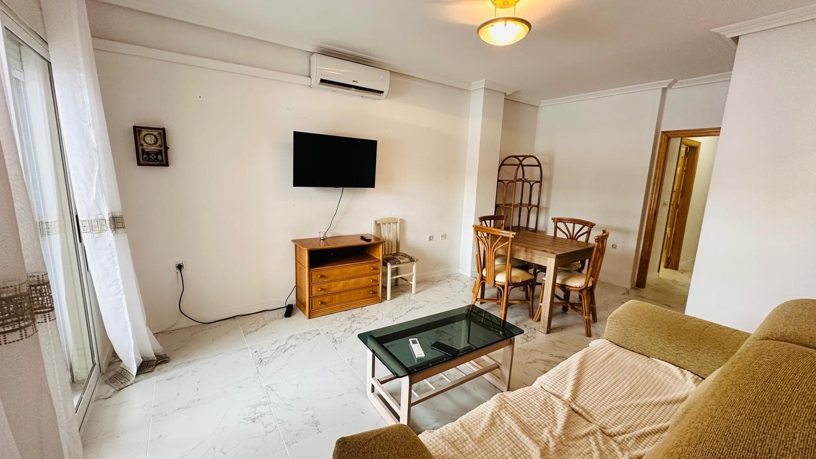 Bedrooms: 2, Bathrooms: 1, Apartment in Torrevieja, Alicante, Spain