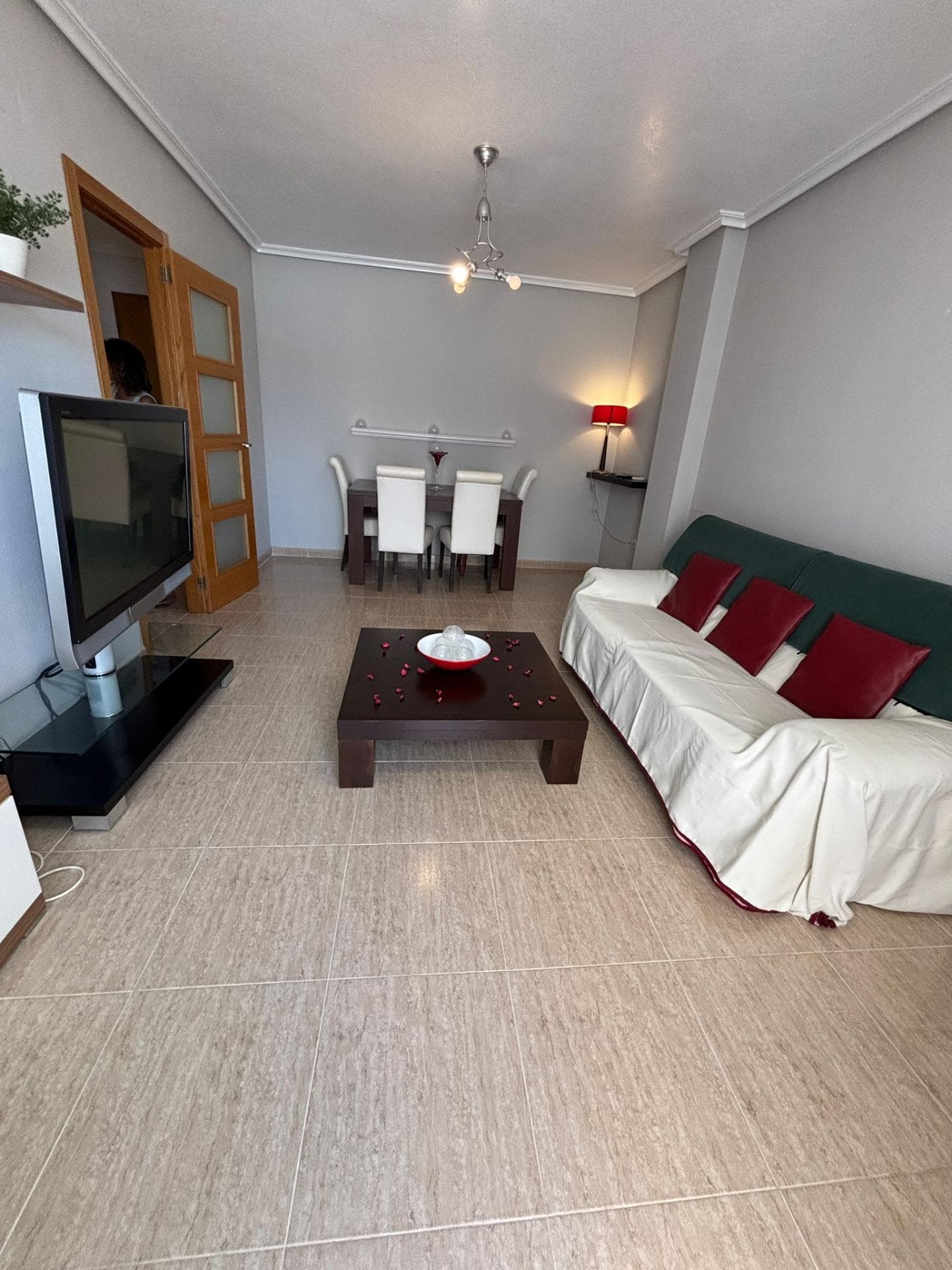 Discover this delightful apartment located in the vibrant center of Torrevieja, just a short distance from the beach (only 1000 meters away). Priced at €142,000, this property spans an impressive constructed area of 76.00 m² and offers a comfortable usable space of 66.00 m². The interior features one double bedroom, one additional room suitable for various uses, as well as a modern bathroom and an extra toilet for convenience. This apartment is move-in ready with excellent conservation status and boasts attractive views along with ample natural light due to its favorable west orientation. In addition to its prime location near shopping centers and schools—making it perfect for families—the building provides essential amenities and proximity to public transportation options such as nearby bus services. Families will appreciate easy access to children's play areas within walking distance. This charming residence combines comfort with accessibility while offering everything you need right at your doorstep.