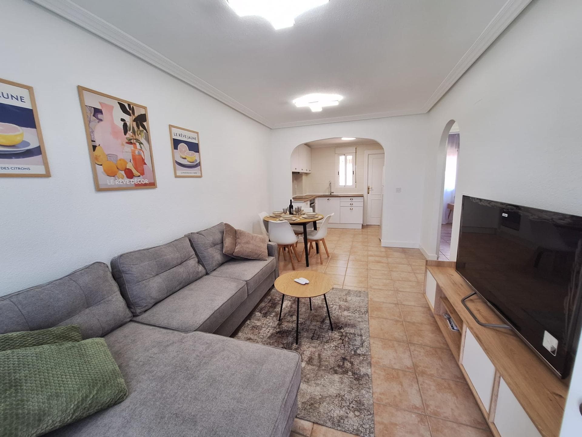 We present this attractive bungalow located in the vibrant city of Torrevieja, ideal for those seeking a getaway close to the sea. With a competitive price of €199,900, this property features a built area of 56 m² that is efficiently distributed. The bungalow has a comfortable double bedroom and another single one, perfect for accommodating family or friends. In addition, it includes a modern full bathroom that ensures daily comfort. One of the highlighted extras is its access to a community pool where you can enjoy the Mediterranean sun year-round; it also stands out for being completely exterior, which provides abundant natural light in all its rooms. Located near the Habaneras shopping center and essential services such as supermarkets and local restaurants, as well as the beautiful beaches typical of the Levantine coastal area, makes this property not only attractive but also practical for living or vacationing.