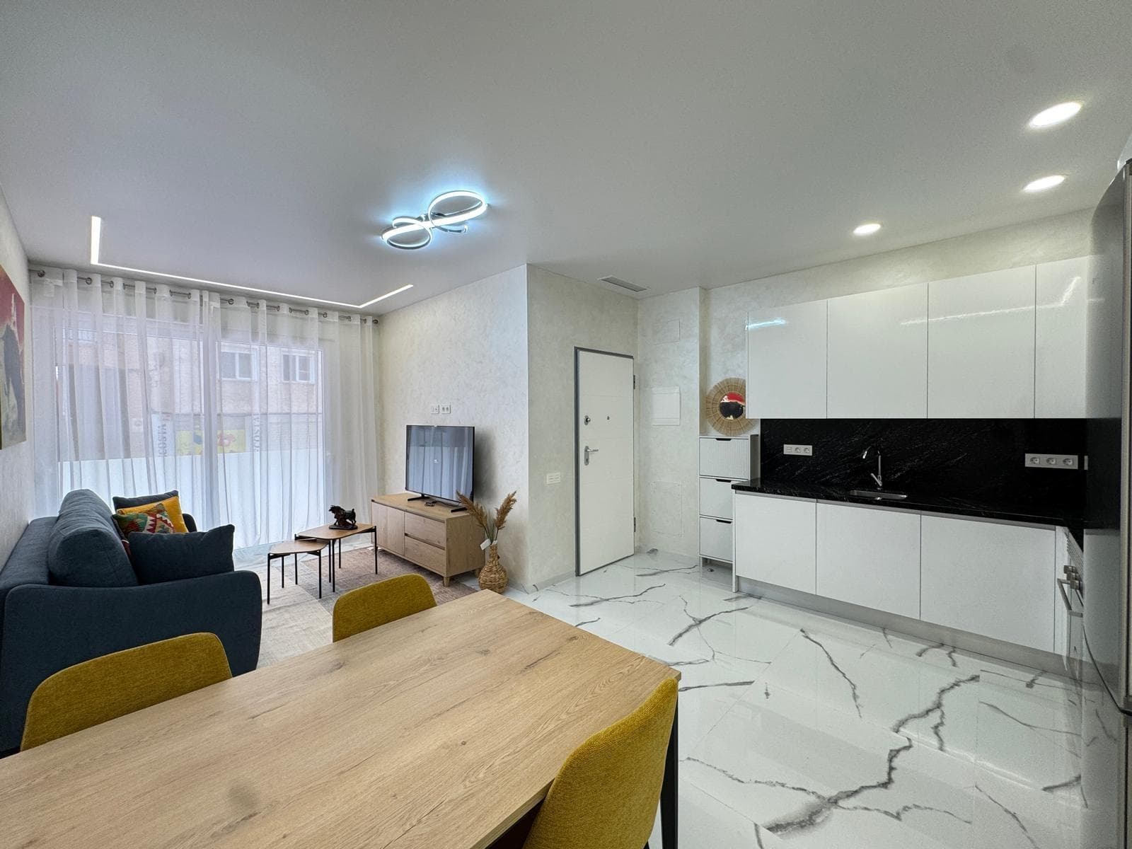 Exclusive completely renovated apartment just 50 meters from Playa del Cura, Torrevieja 🌊 An elegant apartment fully renovated is offered for sale, located in one of the best areas of Torrevieja, just 50 meters from the famous Playa del Cura. One of the main advantages of this property is that, after the comprehensive renovation is completed in 2025, no one has lived in the home, so it is practically brand new. 🏡 Main features: * Total area: 67 m² * Usable area: 55 m² * Patio and interior terrace: 15 m² * Distribution: 2 bedrooms and 2 bathrooms * Year of construction: 1982 * Year of comprehensive renovation: 2025 * Distance to the beach: 50 meters ✨ Condition and equipment: The property has been completely renovated with modern materials and quality finishes: ✔️ Comprehensive renovation completed in 2025 ✔️ Unused property after renovation ✔️ Centralized air conditioning (cold/heat) ✔️ Modern kitchen and bathrooms ✔️ Spacious and bright areas 🌿 Patio and interior terrace: It has a pleasant patio and interior terrace of 15 m², perfect for creating a relaxation area, outdoor dining, or chill-out space. 🛋️ Sold fully equipped: The property is sold with: ✔️ furniture ✔️ appliances ✔️ decoration — as shown in the photographs. 📍 Location: One of the best areas of Torrevieja: * just 50 meters from Playa del Cura * promenade, restaurants, and cafés just a few steps away * supermarkets, pharmacies, and shops nearby * high rental demand throughout the year 💼 An excellent opportunity both for living and for investing in one of the most sought-after areas of the Costa Blanca.