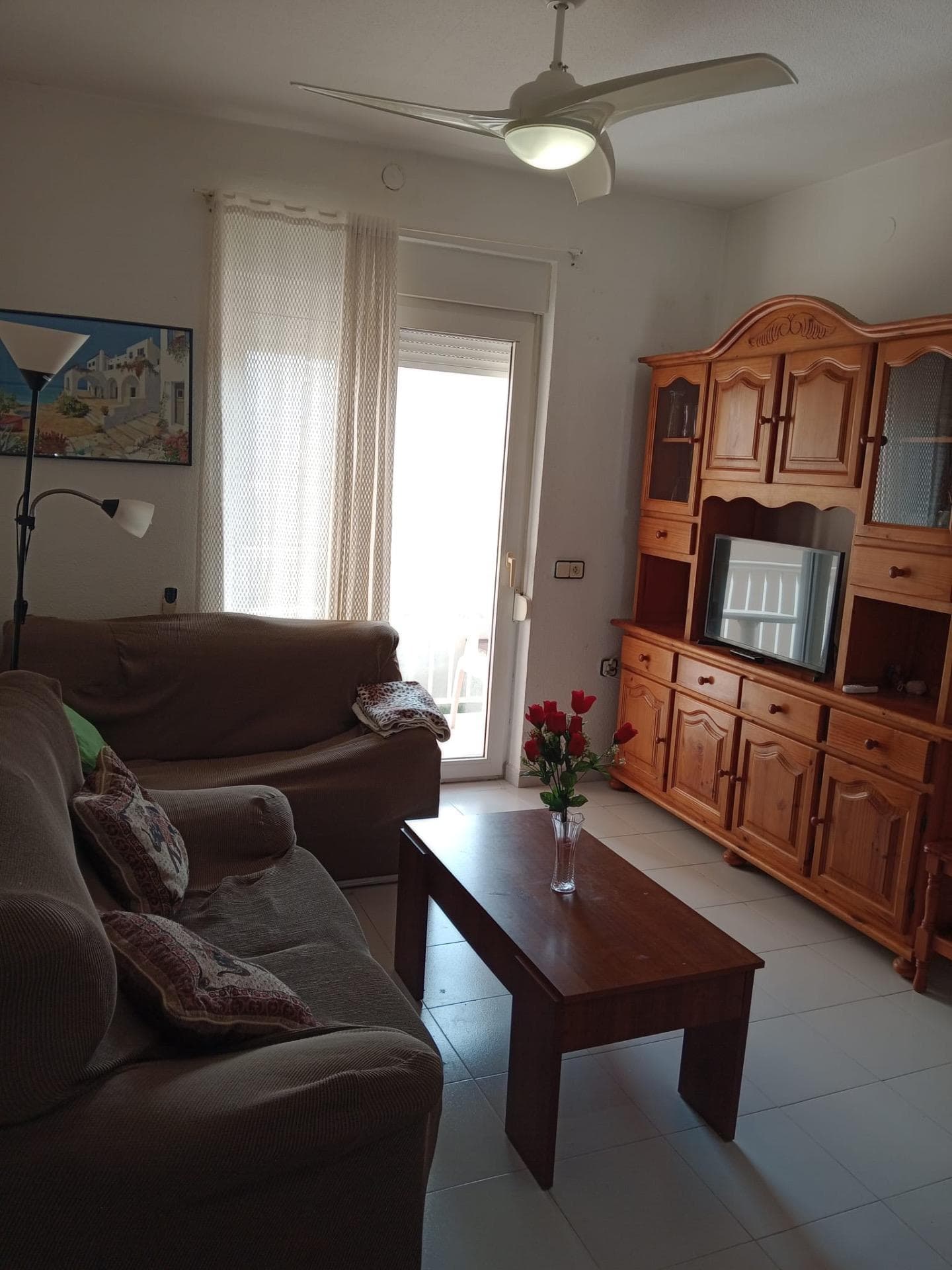 Discover this charming apartment located in the sought-after Playa del Cura area of ​​Torrevieja. With a constructed area of ​​65 m² and a south-facing orientation, this property is ideal for enjoying the sun all day long. It comprises three bedrooms, offering comfortable space for both residents and guests. It also features a full bathroom, ensuring convenience for all occupants. Its excellent condition means you can move right in without needing any additional renovations; simply bring your belongings and start your new life by the Mediterranean Sea. The beach is only 150 meters away, allowing you easy access to the beautiful golden sands and crystal-clear waters whenever you wish. The strategic location provides easy access to various amenities: nearby bus stops facilitate public transport to other points of interest; you'll also find shopping centers to meet all your daily needs, as well as schools, ideal if you're looking to settle here permanently or spend holidays. Shall we schedule a visit?