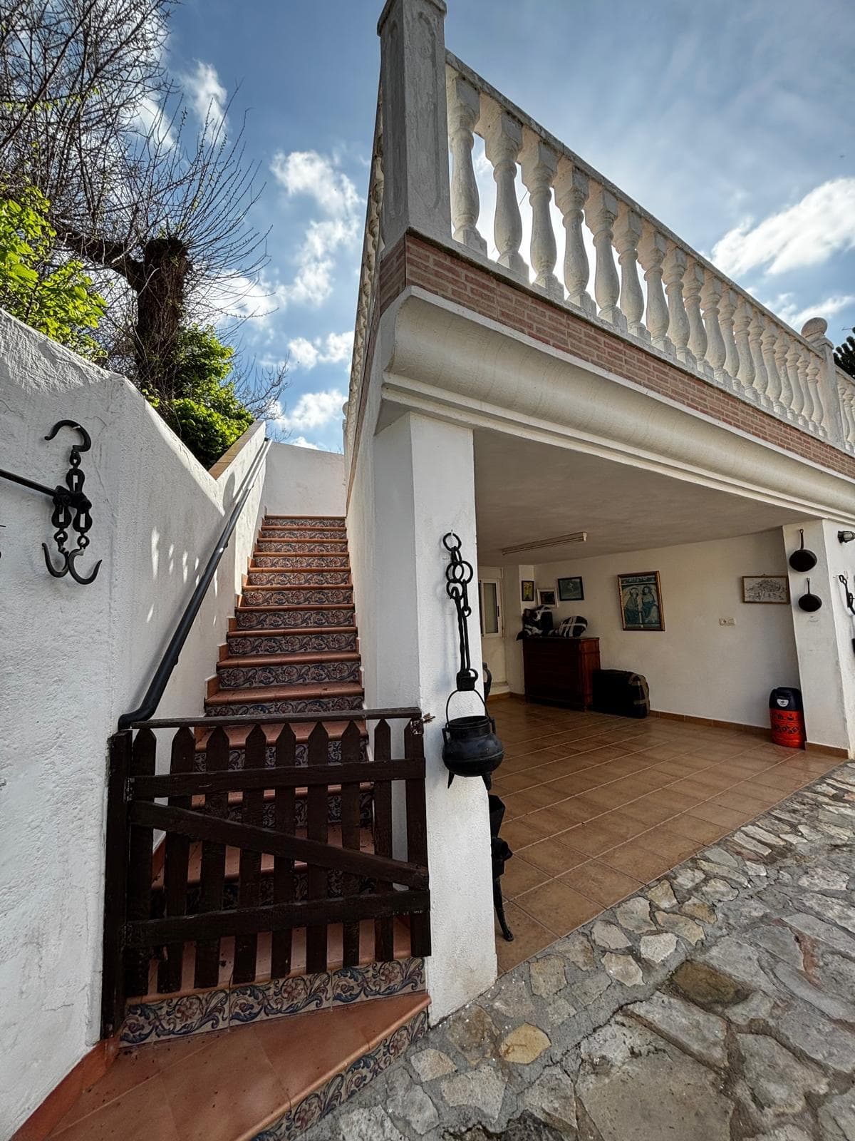 Discover this charming house in the peaceful town of Benejúzar, located in the beautiful Vega Baja del Segura region. With a competitive asking price of €168,000, this property boasts a spacious 179 m² of living space, a rustic style, and is ready to move into. The house faces south, ensuring abundant natural light throughout the day. It features two cozy double bedrooms and two full bathrooms (one recently renovated) for added family comfort. Furthermore, its completely exterior design allows you to enjoy the surroundings from every corner of the home. The terrace is ideal for relaxing or socializing outdoors while enjoying the typical Mediterranean climate of the area. This prime location also offers proximity to local schools and other essential services, contributing to a high quality of life for both families and young couples looking to settle here. Don't miss the opportunity to acquire this unique and charming property; perfect whether you're looking for your first home or a real estate investment.