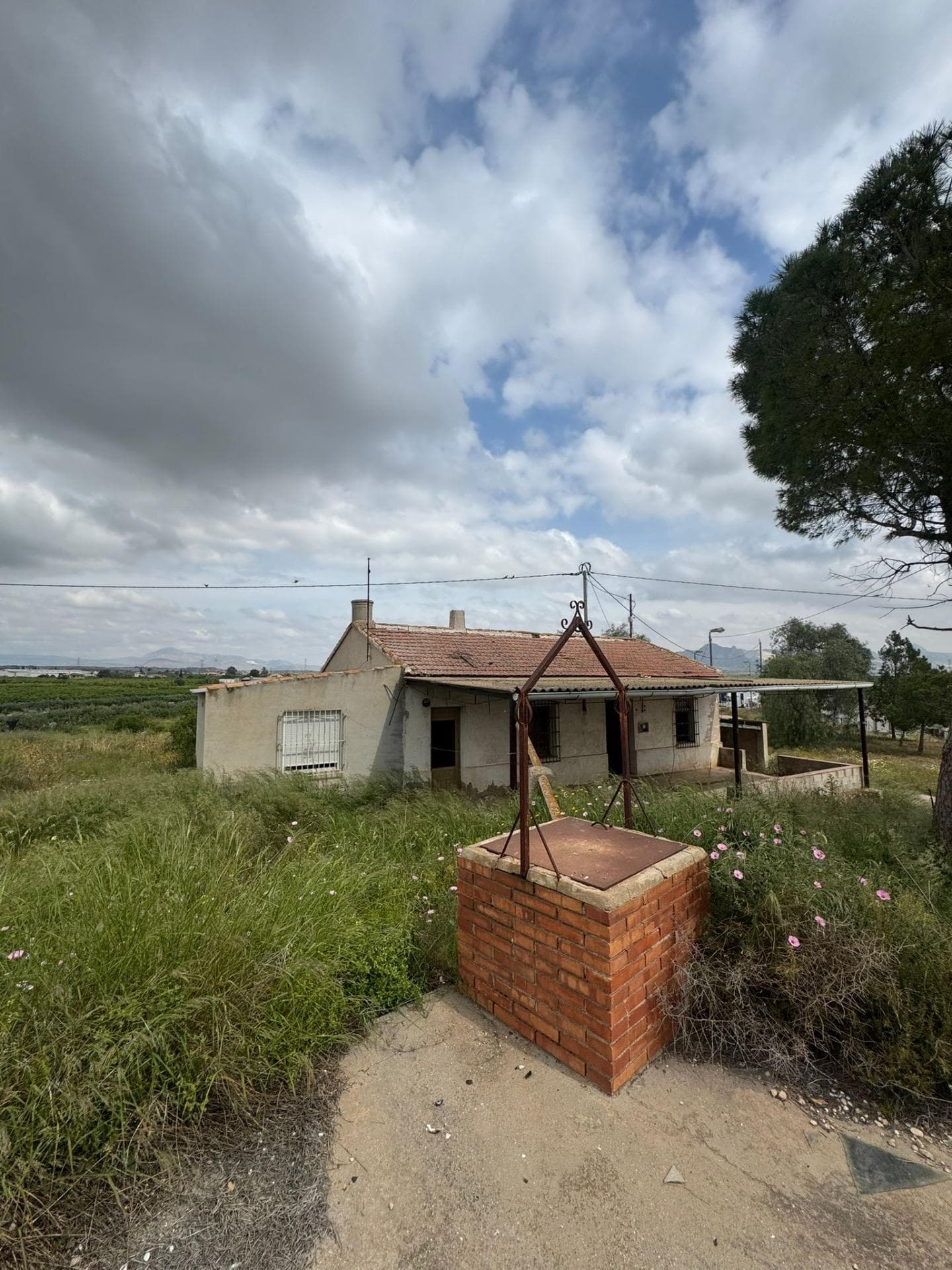 A unique opportunity to acquire a house with ample land in the picturesque town of Abanilla, Murcia. This property sits on a generous plot of almost 3,918 m², offering endless possibilities for those seeking to create their ideal home or undertake a real estate project. The house itself has approximately 270 m² of living space and is distributed across four double bedrooms, providing ample room for the whole family. Although it requires renovation, the potential is immense; imagine transforming every corner to your liking while enjoying the natural surroundings. The property includes two full bathrooms and also features terraces from which you can contemplate the breathtaking panoramic views of the characteristic mountains of the area. With an attractive price of €98,000, this house represents both a solid investment and the perfect canvas on which to realize your housing dreams. Don't miss this opportunity and find out more today.