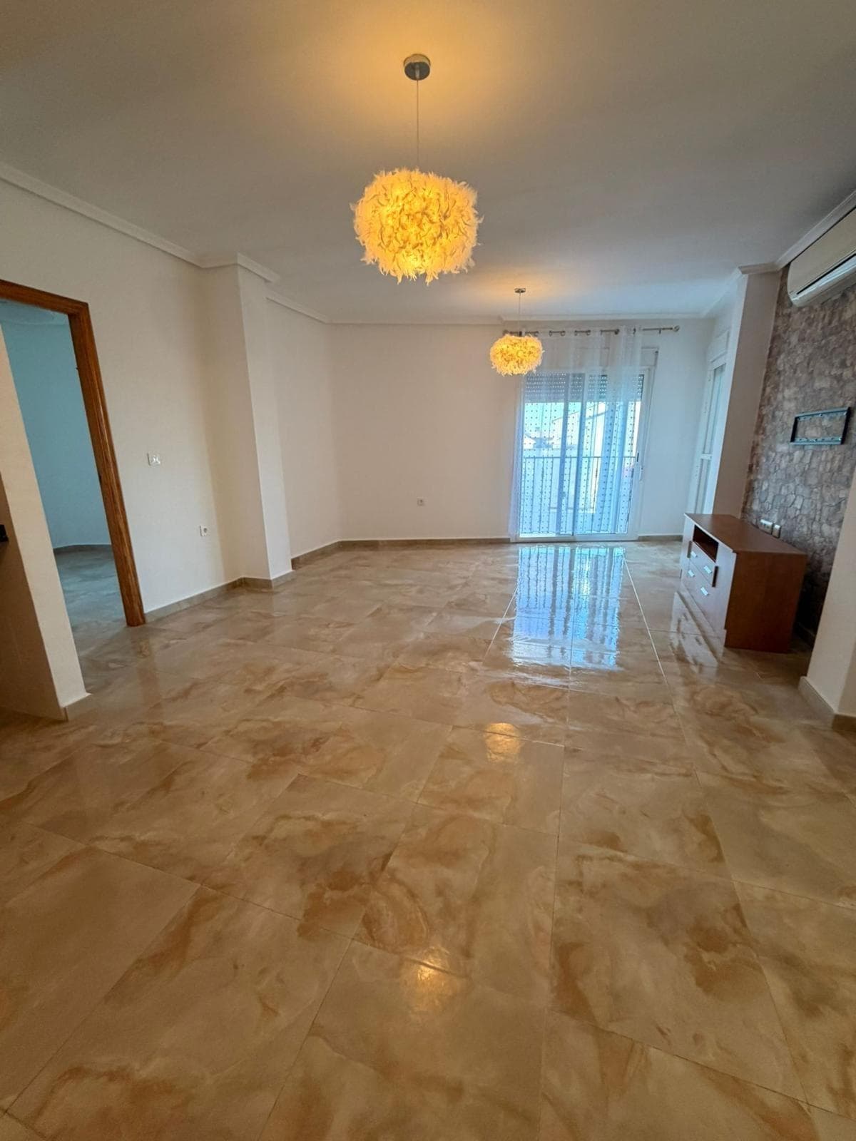 Discover this charming apartment in the quiet and sought-after Jacarilla area. With a constructed area of ​​almost 80 m², this property features two comfortable double bedrooms and two full bathrooms, ideal for families or couples seeking space and comfort. The property is in excellent condition, allowing for immediate occupancy without the need for further renovations. Enjoy bright, airy rooms thanks to its all-exterior layout, which offers pleasant views of the surrounding natural environment. In addition, the apartment includes a spacious terrace, perfect for relaxing or sharing unforgettable moments with friends and family. The location is unbeatable; you'll have easy access to amenities such as public buses and leading educational institutions in the region. Don't miss the opportunity to acquire this wonderful property for just €140,000.
