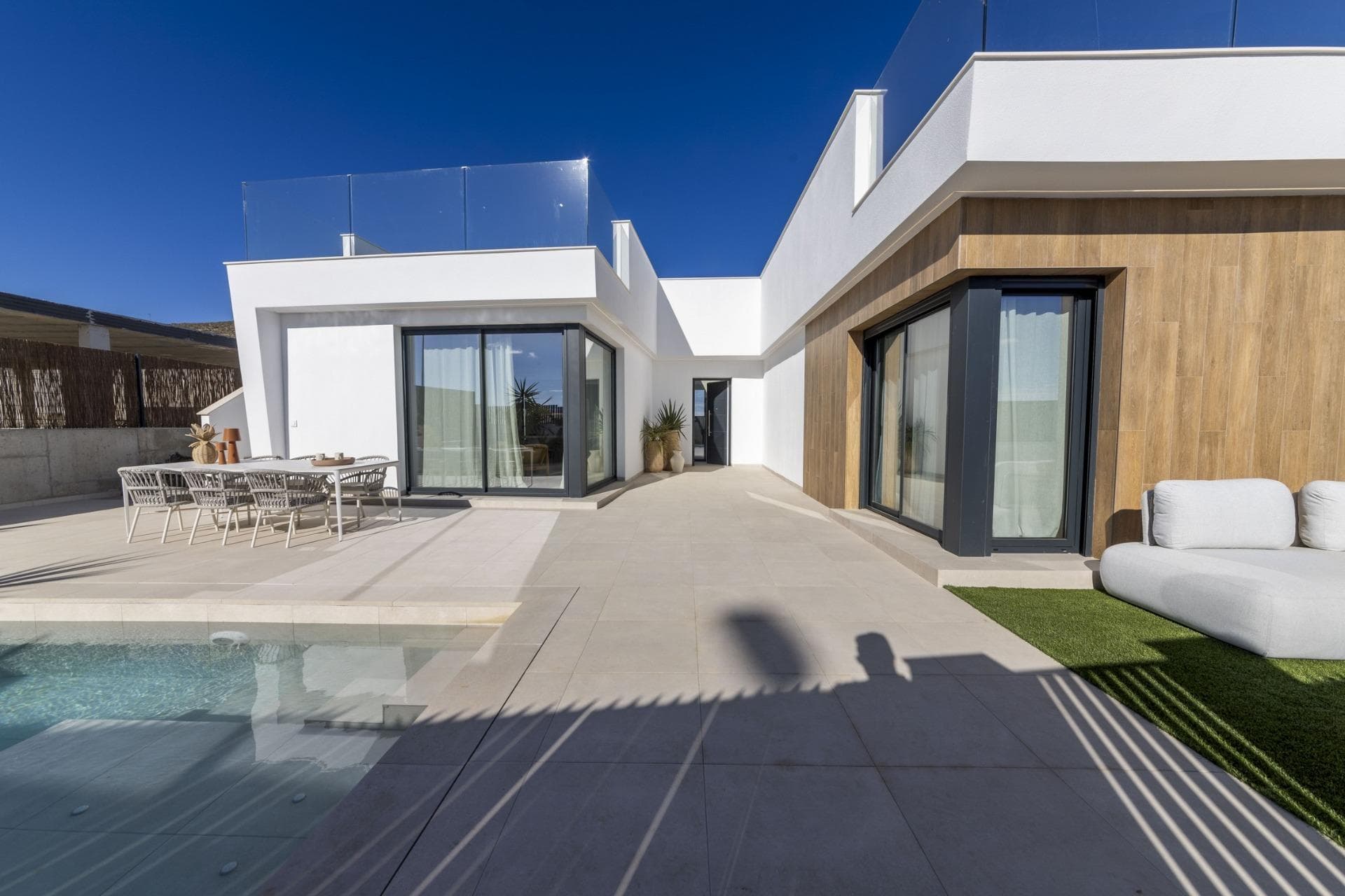 NEW BUILD ONE LEVEL VILLAS IN ALTAONA GOLF RESORT, MURCIA New Build residencial of beautiful villas in Altaona Golf resort, Murcia. Located in a privileged environment where we can live quietly, in contact with nature and the mountains, we achieve quality of life, fresh air and open spaces. One level villas build on the plots from 300 m2 with 3 bedrooms, 2 bathrooms and a private pool with multiple options where quality is our highest and where we integrate the exterior with the interior of the living place. Exclusive New Build residential located in Altaona Golf just 15 minutes by car from the center of Murcia capital and 20 minutes from the beaches you can enjoy the tranquility and security offered by the Golf Course that has 18 holes and the comfort to live close to all services. Murcias airport Corvera only 15 minutes drive away.