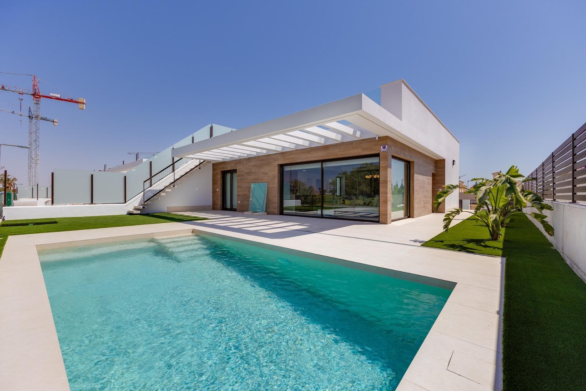 NEW BUILD RESIDENTIAL COMPLEX NEAR LA SERENA GOLF, LOS ALCAZARES20 detached villas within a front line golf complex.The villas have 3 bedrooms and 3 bathrooms, basement with garage and storage room, private swimming pool and private solarium.Residential located in a frontline of the prestigious golf course “La Serena Golf”. This golf course is well renowned for its lakes and vegetation that interweave with the golf course. The water and lakes are present in 16 of the 18 holes, but all the course is designed to offer the golfer different strategies in each hole. Another aspect that makes this golf course unique is that it’s connected by walking to the city centre, something impossible to find in other golf locations that allow us to enjoy the calm and the beauty of the area without refusing the access to the services that Los Alcázares offers.Los Alcázares an exceptional area on the Costa Cálida at only 25 minutes from Murcia airport and 55 min from Alicante airport. The area is connected through highway with the cities of Cartagena, Murcia and Alicante and the rest of the beaches of the Costa Cálida and the Costa Blanca.