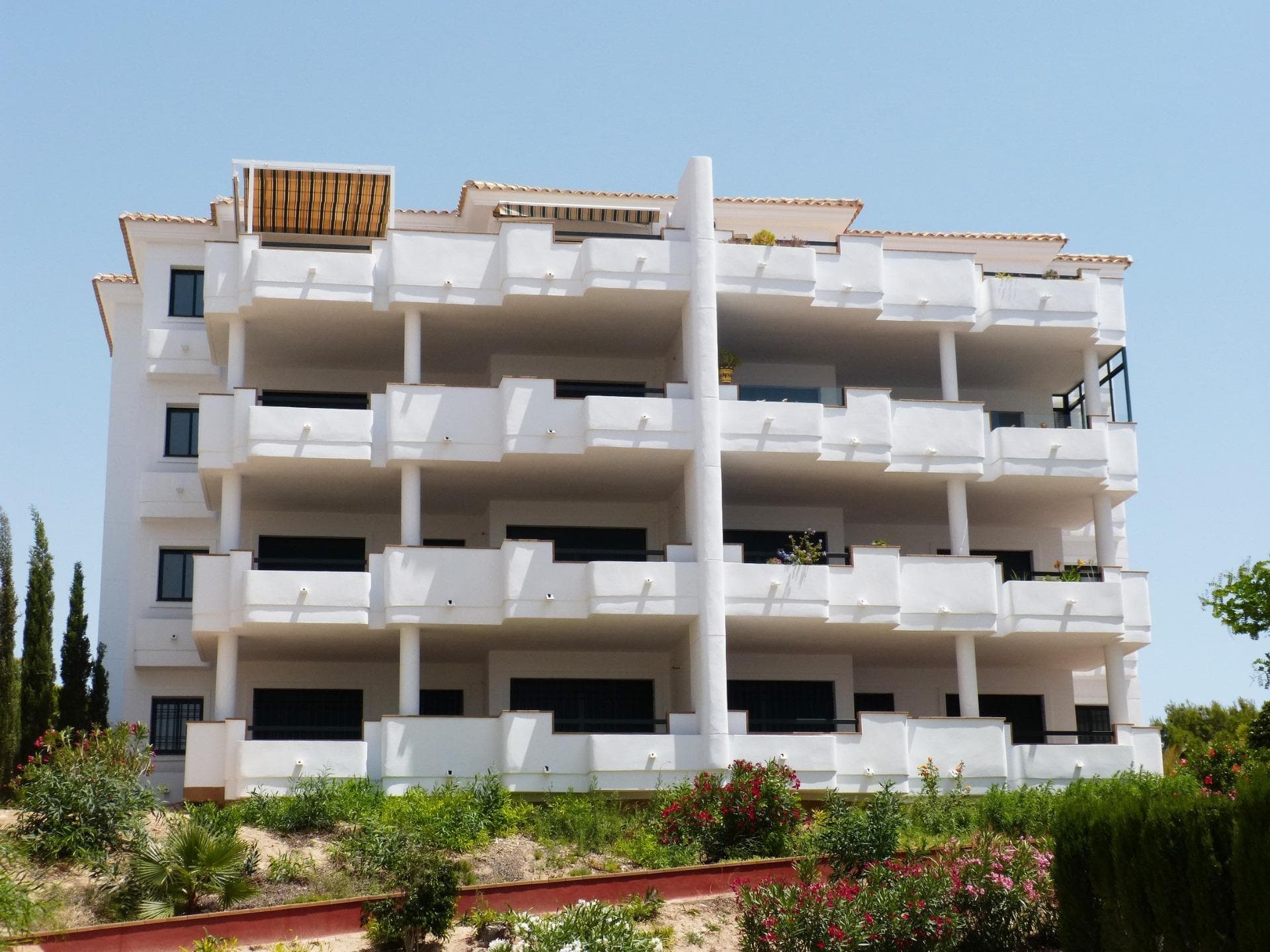 Key Ready Apartments for Sale in Lomas de Campoamor, Orihuela CostaDiscover the Exclusive Lomas de Campoamor Residential ComplexSituated in the sought-after area of Lomas de Campoamor, Orihuela Costa, this key-ready residential complex offers the perfect blend of comfort, convenience, and style. Built in 2008 but never lived in, the final units are now available for sale, presenting a unique opportunity to own a brand-new property in a prime consolidated location.Spacious Apartments with Modern FeaturesThese ready-to-move-in apartments boast 2 bedrooms and 2 bathrooms with expansive terraces, perfect for enjoying the sunny Mediterranean climate. Each apartment features a fully furnished kitchen with upper and lower cabinets, a dedicated utility area, and pre-installation for air conditioning. Additional highlights include:Double-glazed lacquered aluminium windows with roll-up blinds.Reinforced main entrance door for enhanced security.Marble bathroom countertops.Gas installation for heating, hot water, and kitchen needs.Pre-installation of radiator heating.Community Amenities for Relaxed LivingThe residential complex offers excellent communal facilities, including a beautifully landscaped garden and a large communal swimming pool, ideal for relaxation and socializing.Prime Location with Proximity to Key AttractionsLocated next to the prestigious Real Club de Golf Campoamor, these apartments are perfect for golf enthusiasts. The nearby La Fuente Commercial Centre is just a short walk away, providing easy access to restaurants, cafes, shops, and essential services.Orihuela Costa’s Blue Flag Beaches: Only a 10-minute drive (approx. 5 km) to stunning sandy shores.Golf Courses: Several renowned golf courses, including Villamartín and Las Ramblas, are within a 5 km radius.Airports: Alicante Airport and Murcia’s Corvera Airport are both a convenient 40-minute drive (approx. 55 km).Shopping Centers: The popular Zenia Boulevard Shopping Centre is only 8 km away, offering top retail and dining experiences.Ideal for a Second Home or Permanent LivingWith its unbeatable location, excellent amenities, and close proximity to beaches, golf, and major transport hubs, these apartments are perfect for a second home or full-time residence.Don’t Miss Out – Contact Us TodayThis is a rare chance to secure a key-ready apartment in Lomas de Campoamor. Enquire now to arrange a viewing and take the first step toward owning your dream property in Orihuela Costa!