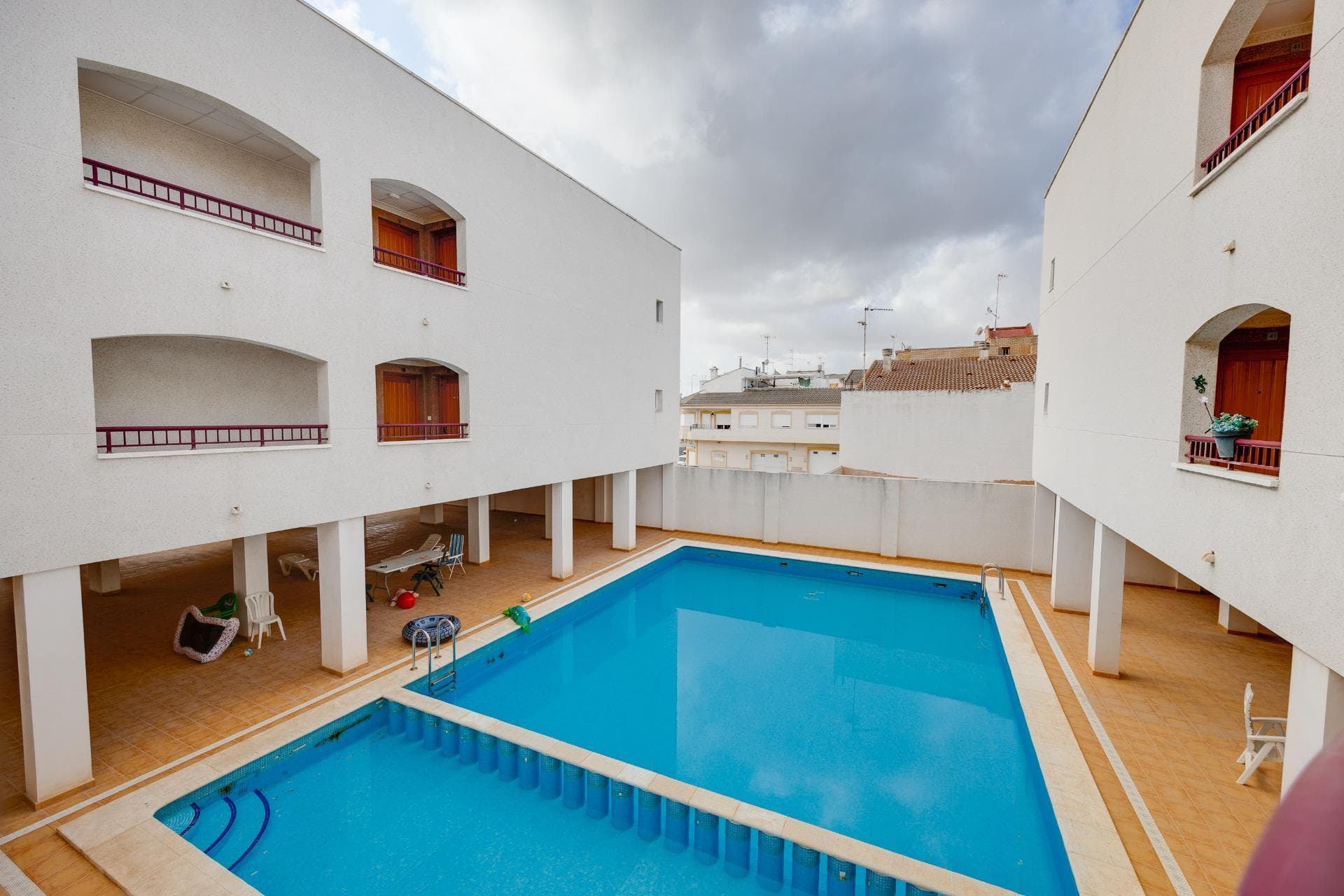 Renovated Apartments in the Center of San FulgencioApartments with Communal Pool in a Central LocationThis regenerated residential development in San Fulgencio Alicante offers a unique opportunity to purchase a fully renovated apartment in a well established Spanish town close to the Costa Blanca beaches. Originally built in 2009 and now completely updated and finished, the project consists of 1, 2 and 3 bedroom apartments distributed over just two floors, creating a low density and private community.Located in the heart of the town, the residential complex is within walking distance of all essential services, making it ideal for permanent living, holiday use or long term rental investment.Functional Layouts with Quality FeaturesThe development offers bright and practical homes designed for comfort and convenience. The building includes a lift and a spacious underground parking garage with optional parking spaces available from 7000 euros.Each apartment is designed to maximize natural light and functionality, with well distributed living spaces suitable for individuals, couples or families looking for an affordable property close to the coast.Communal Pool and Everyday Amenities at Your DoorstepAt the center of the residential complex, residents can enjoy a communal swimming pool, perfect for relaxing during the warm Mediterranean months.San Fulgencio is a traditional Spanish town with a welcoming atmosphere and a wide range of local amenities including a school, local theatre, sports complex, pharmacy, cafes, bars, hardware stores and grocery shops. Larger supermarkets and a broader selection of restaurants are just a 10 minute drive away.Excellent Connections to Beaches and Key DestinationsThe location offers easy access to the coast and major cities in the province.Nearest beach 7 kmTorrevieja 25 kmAlicante city center 45 kmAlicante Airport 30 kmGuardamar del Segura Beach 8 kmLa Marquesa Golf 10 kmThis strategic position allows residents to enjoy peaceful town living while remaining close to beaches, golf courses and transport links.Delivery and Investment OpportunityThe expected completion date is June 2026, offering buyers the opportunity to secure a modernized apartment in a central and well connected location.Contact us today to receive more information and reserve your new home in San Fulgencio before availability runs out.