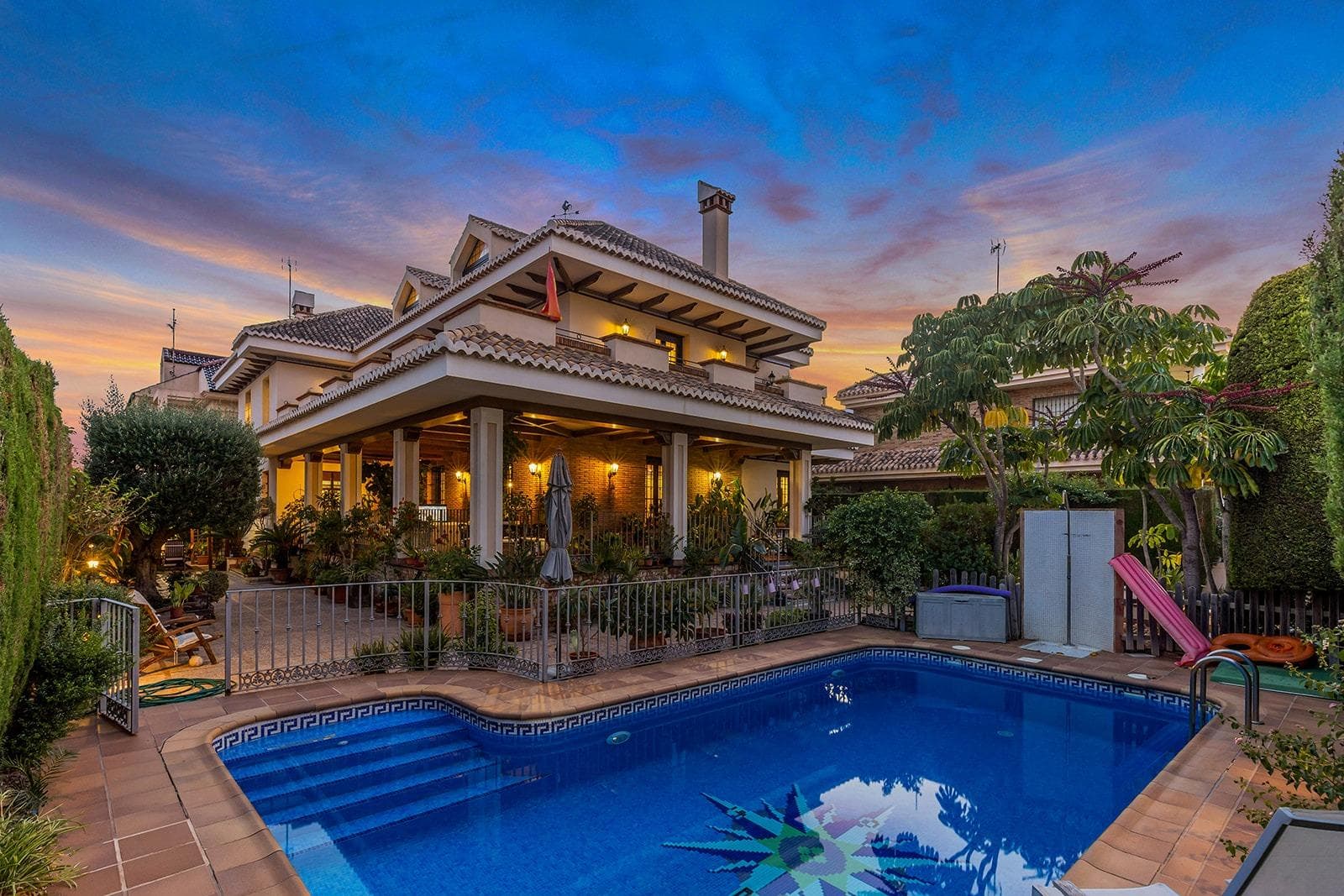 Bedrooms: 7, Bathrooms: 7, Villa in Torrevieja, Alicante, Spain