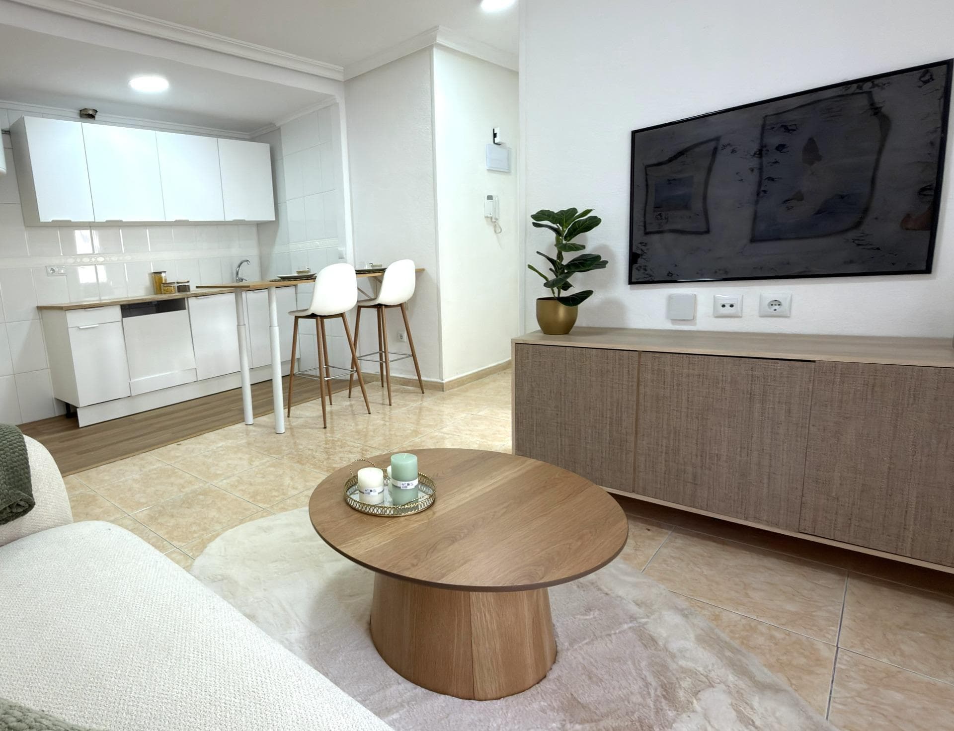 Recently renovated 2-bedroom apartment located in the peaceful Curva de Palangre area of Torrevieja. The property is situated on the first floor of a building with only two storeys, offering a pleasant living environment and an excellent location close to all essential daily amenities. Upon entering the apartment, you are welcomed by a practical entrance hall that conveniently connects the different rooms. To the left, there is a medium-sized second bedroom, ideal as a guest room, home office, or children's bedroom. Continuing down the hallway, you reach the bright living-dining area, a comfortable and inviting space with direct access to a balcony overlooking the street. Thanks to its northwest orientation, both the living room and the second bedroom enjoy pleasant natural light throughout much of the afternoon. From the living room, you can access the spacious bathroom, which has been completely renovated and features modern light-coloured tiles and a comfortable walk-in shower, combining style and functionality. The master bedroom offers a spacious and comfortable layout with enough room for a large bed. It also benefits from access to a charming private balcony, the perfect place to relax at the end of the day and enjoy the mild Mediterranean evenings. The apartment has been renovated and is presented in very good condition, ready to move into without the need for any additional investment. Its excellent location provides easy access to supermarkets, shops, cafés, restaurants, and all kinds of services. The beautiful sandy beaches and crystal-clear waters of Torrevieja can be reached within just a 15-minute walk, allowing you to enjoy the Mediterranean lifestyle all year round. A perfect opportunity for those seeking comfort, tranquillity, and proximity to the sea in one of the most sought-after areas of the Costa Blanca.
