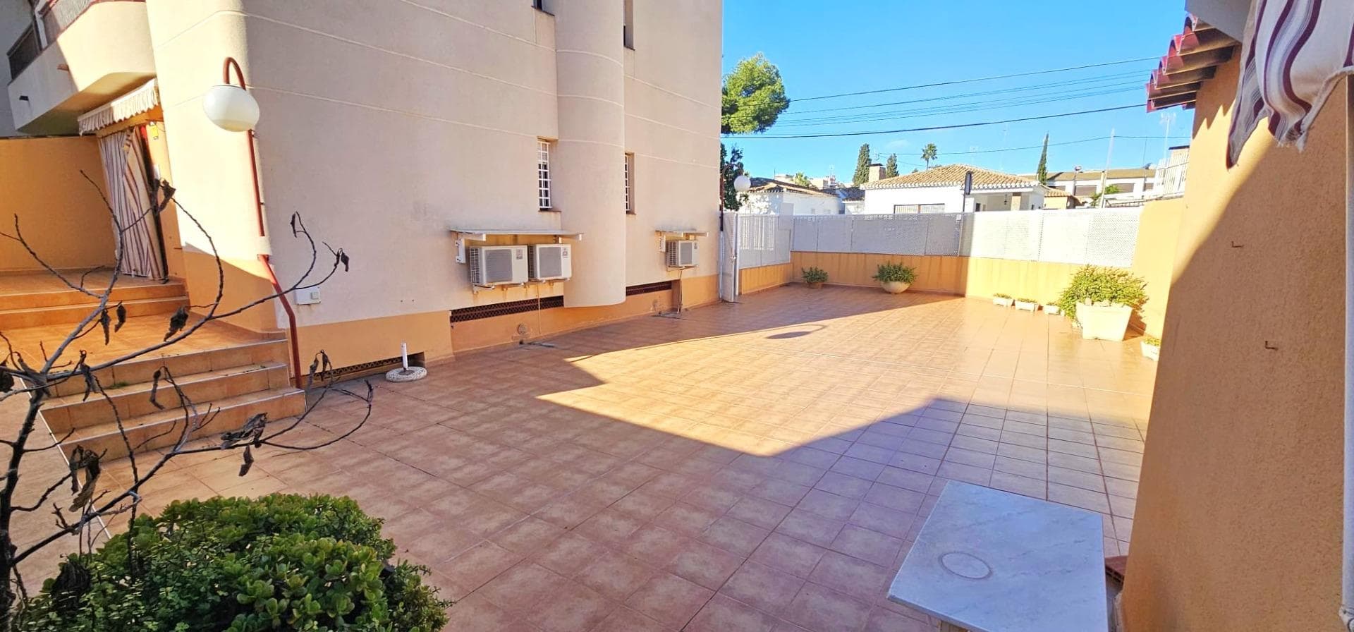 For sale: a fantastic 2-bedroom apartment located just steps from the beach, very close to the Santiago de la Ribera Yacht Club, in a quiet area with all amenities nearby. The property features a spacious and bright living room, perfect for enjoying any time of year. It has a separate, fully furnished and equipped kitchen, designed for everyday convenience. One of its greatest attractions is its spectacular private terrace of almost 200 m², a true outdoor oasis ideal for gatherings, games, relaxation, or simply enjoying the Mediterranean climate. The terrace also includes a laundry room and a toilet, adding extra functionality. Ideal as a holiday home for couples with children or pets, thanks to its spaciousness and proximity to the beach. A garage and enclosed storage room are available as an option for added convenience and storage space. A unique opportunity to enjoy the sea, the sunshine, and the outdoors in one of the most sought-after areas of the Mar Menor. Don't hesitate to request more information or schedule a visit. If you require financing, our finance department can provide you with a no-obligation purchase assessment.