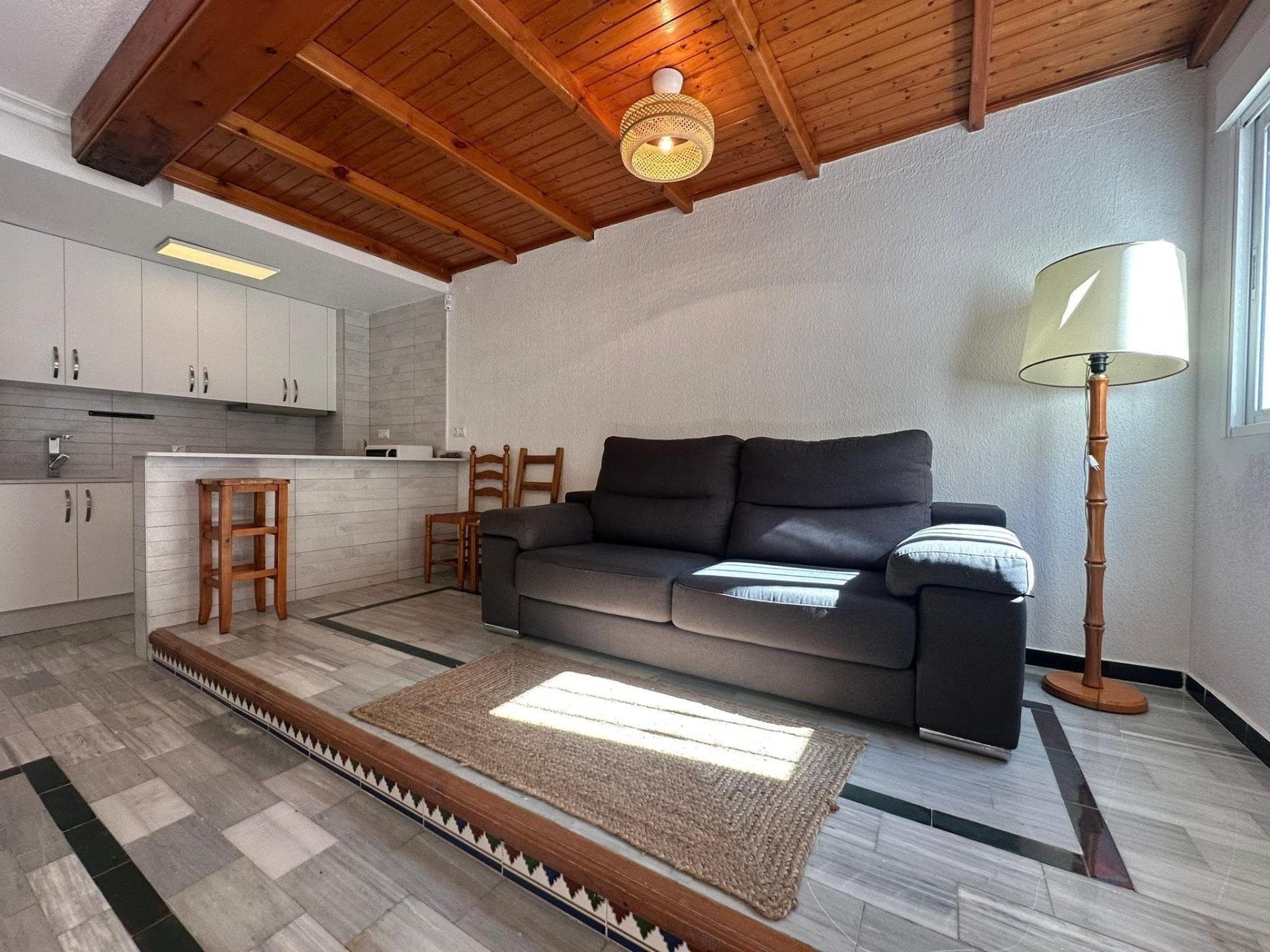 Imagine waking up every morning to the sea breeze and sunlight flooding every corner of your home. This exclusive townhouse in the Cabo Cervera area of Torrevieja, just 20 metres from the shoreline, stands out for its enviable south and north orientation, ensuring natural light and warmth all year round. The heart of the home is its spectacular open-plan living and dining area with an open kitchen, a bright and spacious space designed for comfort and togetherness. Its two double bedrooms offer the rest you deserve, complemented by two full bathrooms. Without a doubt, the jewel of the property is its huge private terrace: an incredibly sunny space with side sea views, ideal for relaxing under the sun, enjoying unforgettable dinners, or simply unwinding to the sound of the waves in the background. In addition, the property includes a closed garage, a highly valuable extra in this location that guarantees comfort and security. Don’t miss the opportunity to feel the sea at your feet. Contact us now to arrange a viewing and discover your next home.